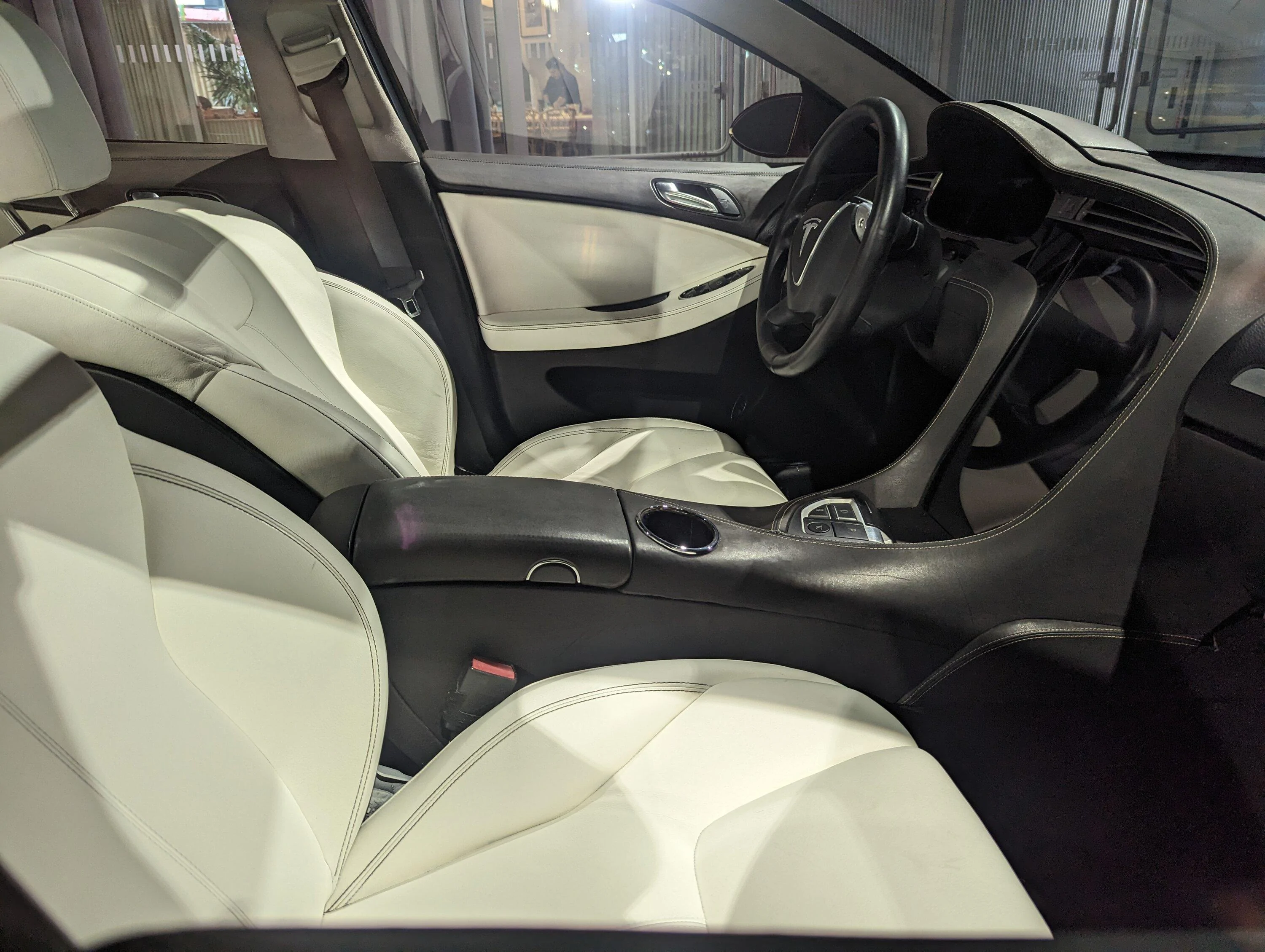 Tesla Cybertruck Midgate a No-Go (Assuming Tonneau Patent)? PXL_20230111_222352576