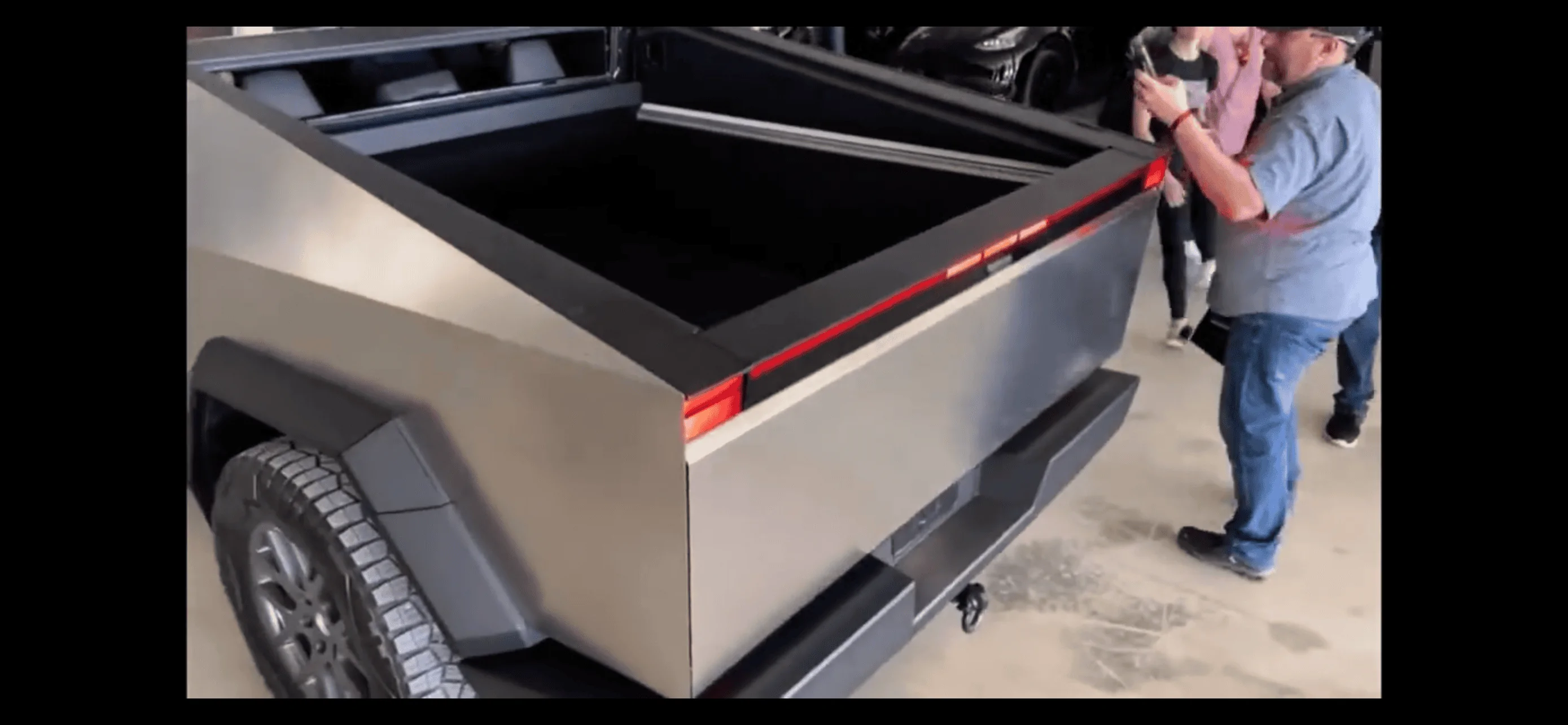Tesla Cybertruck Midgate a No-Go (Assuming Tonneau Patent)? 3C7BE81D-D6C0-402B-8694-EF1B9D9D97FC