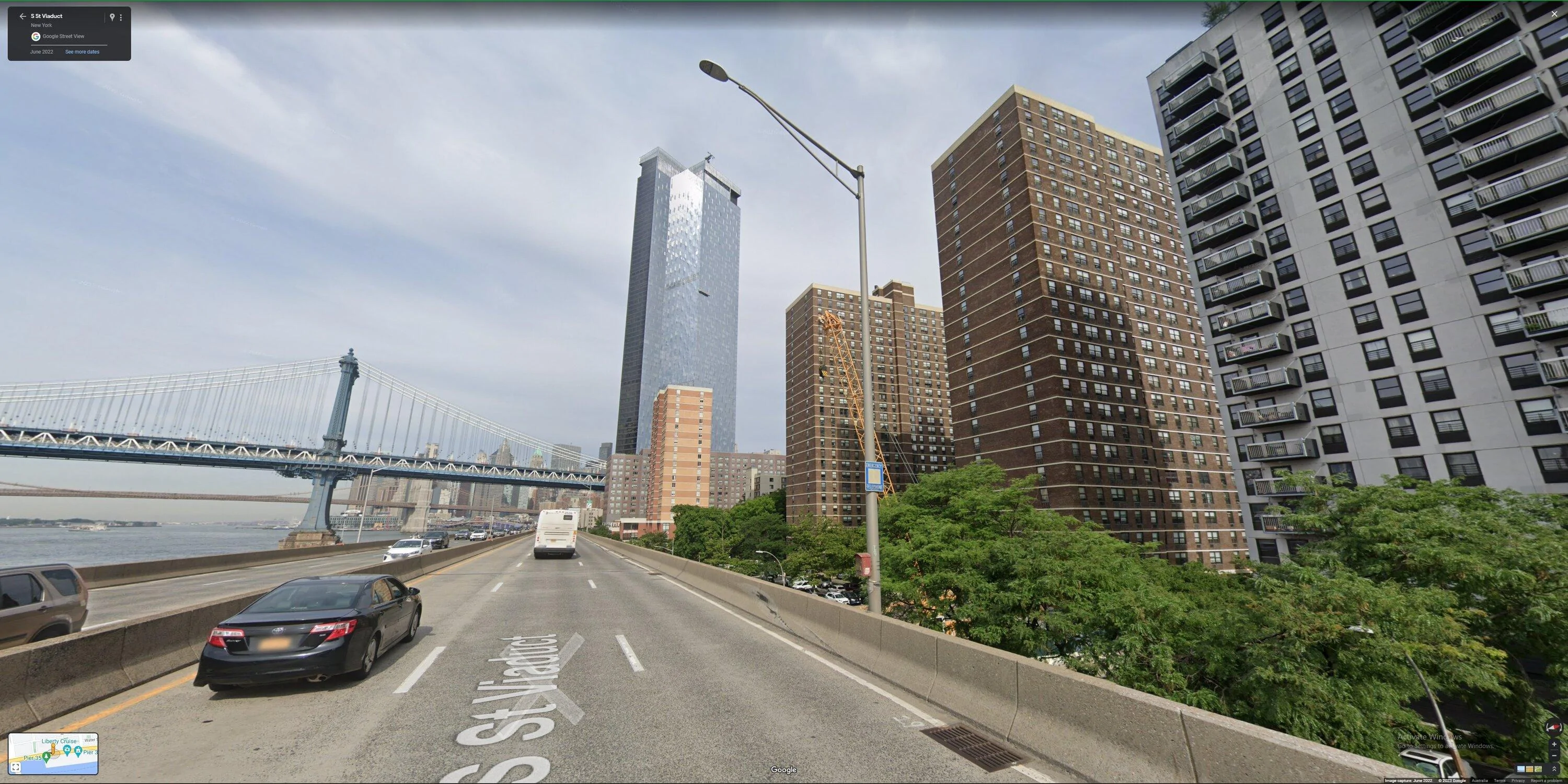 Tesla Cybertruck CGI: Cybertruck driving in NYC on FDR Drive (Video) maps