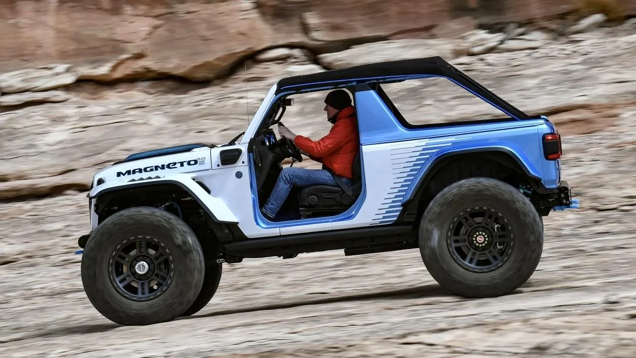 Tesla Cybertruck 2 door CT with removable doors built to compete with Jeeps & Broncos 5F781E3F-7026-4101-8AE3-57948CC2F2E4