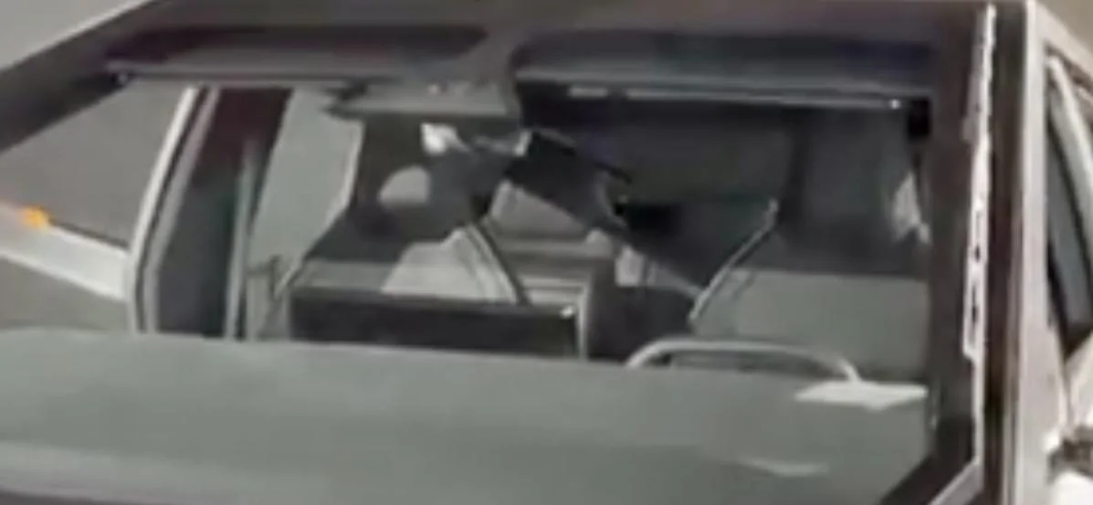 Tesla Cybertruck Another Cybertruck Measurement Dimensions Thread - Based on New Videos 5D8913EF-4569-4407-9FA4-84A77089E819