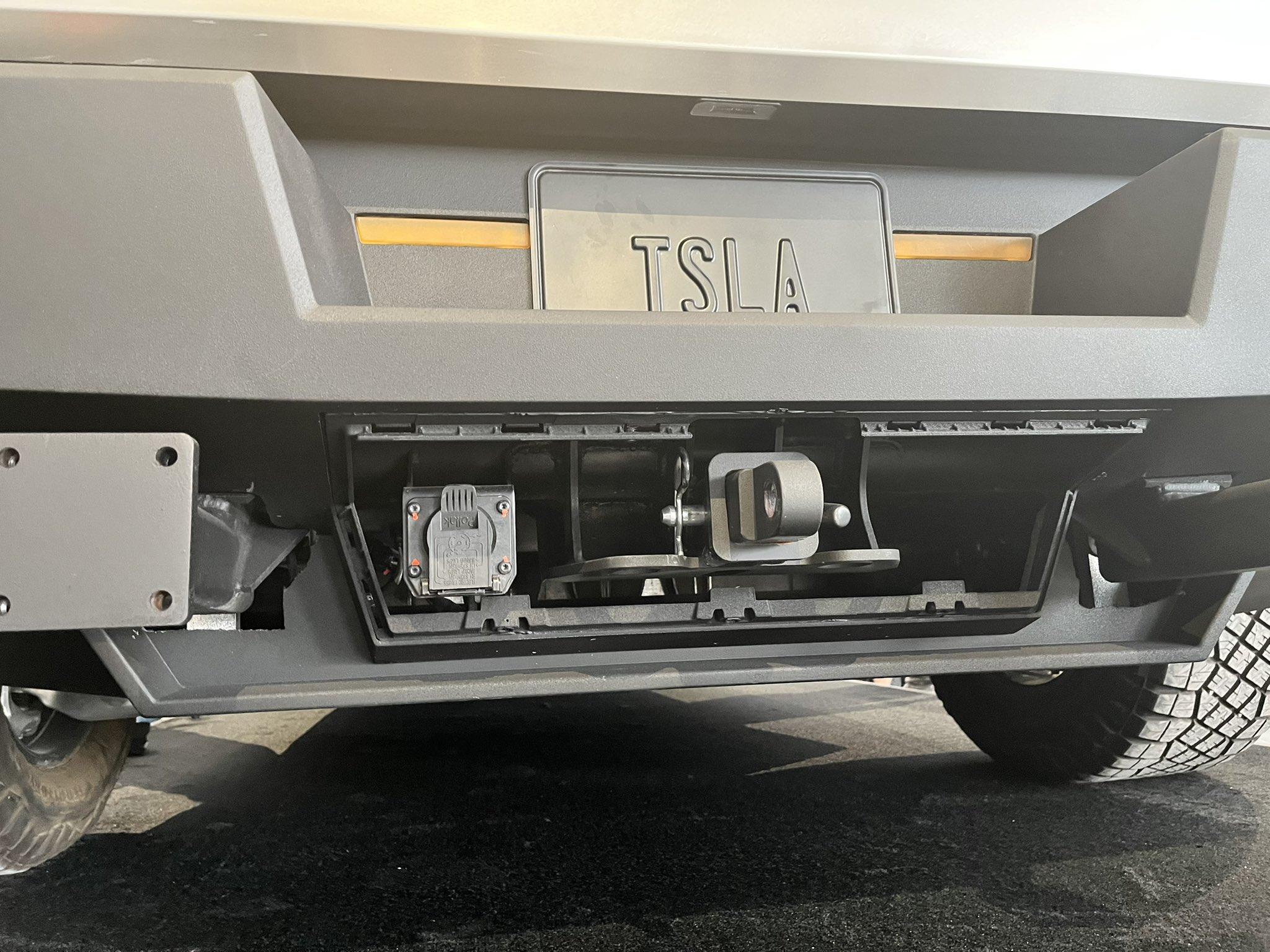 Tesla Cybertruck Rear Wheel Steering in Action by Cybertruck Swerving on Public Roads 🛞 397C472C-1C35-4F4B-BC48-82B30F16AC65