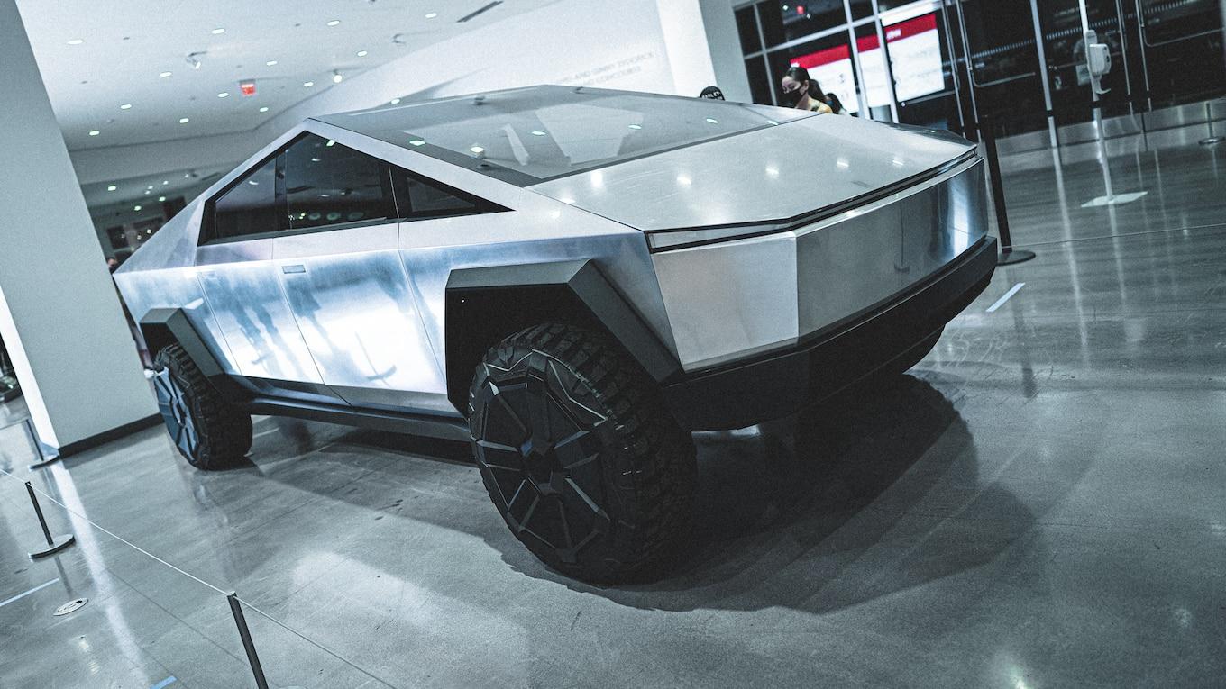 Tesla Cybertruck Another Cybertruck Measurement Dimensions Thread - Based on New Videos 8B648B7F-FD76-4A40-9052-F07B91672981