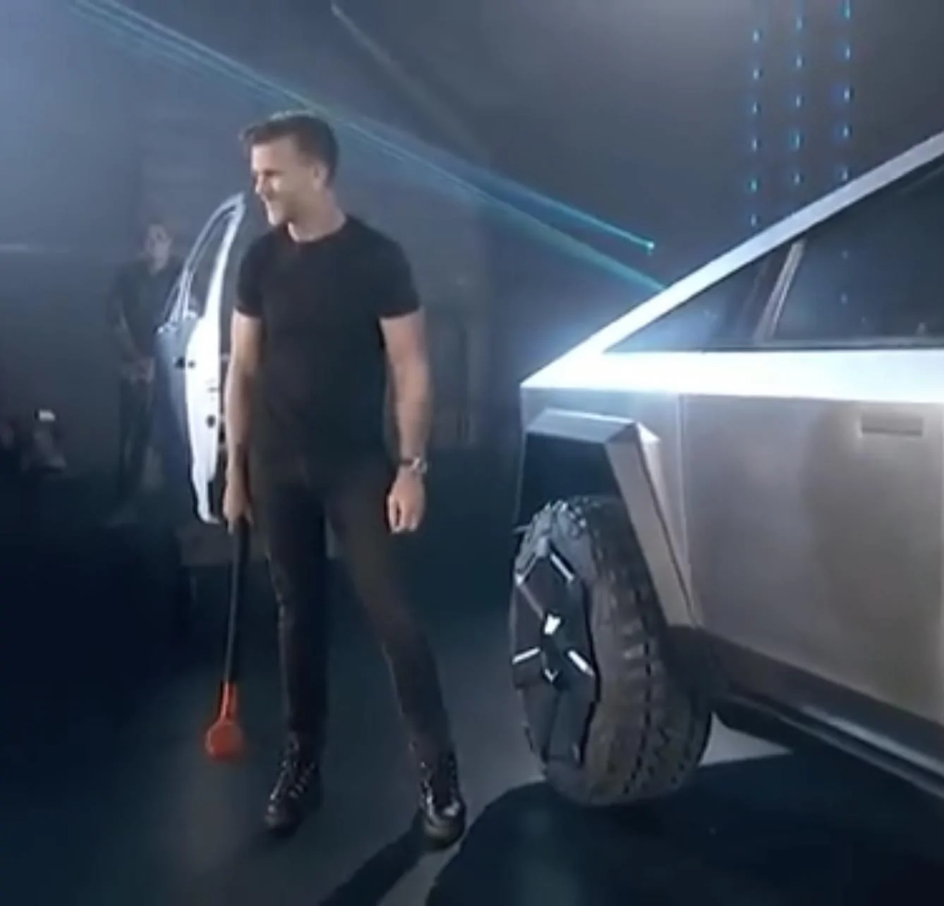 Tesla Cybertruck Another Cybertruck Measurement Dimensions Thread - Based on New Videos 169EF704-524F-44A7-B811-22776C594744
