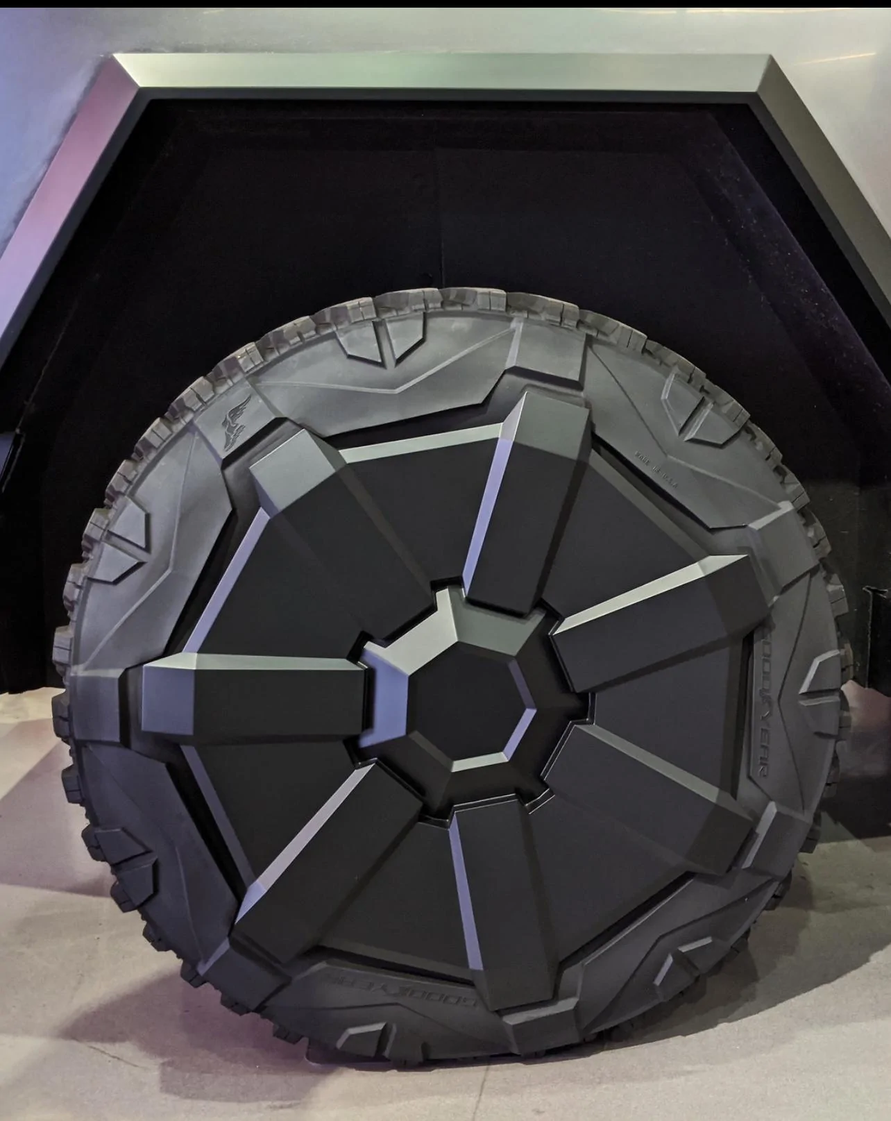 Tesla Cybertruck Another Cybertruck Measurement Dimensions Thread - Based on New Videos E4529326-B6CB-4EFC-AC67-B89D2E5206BD