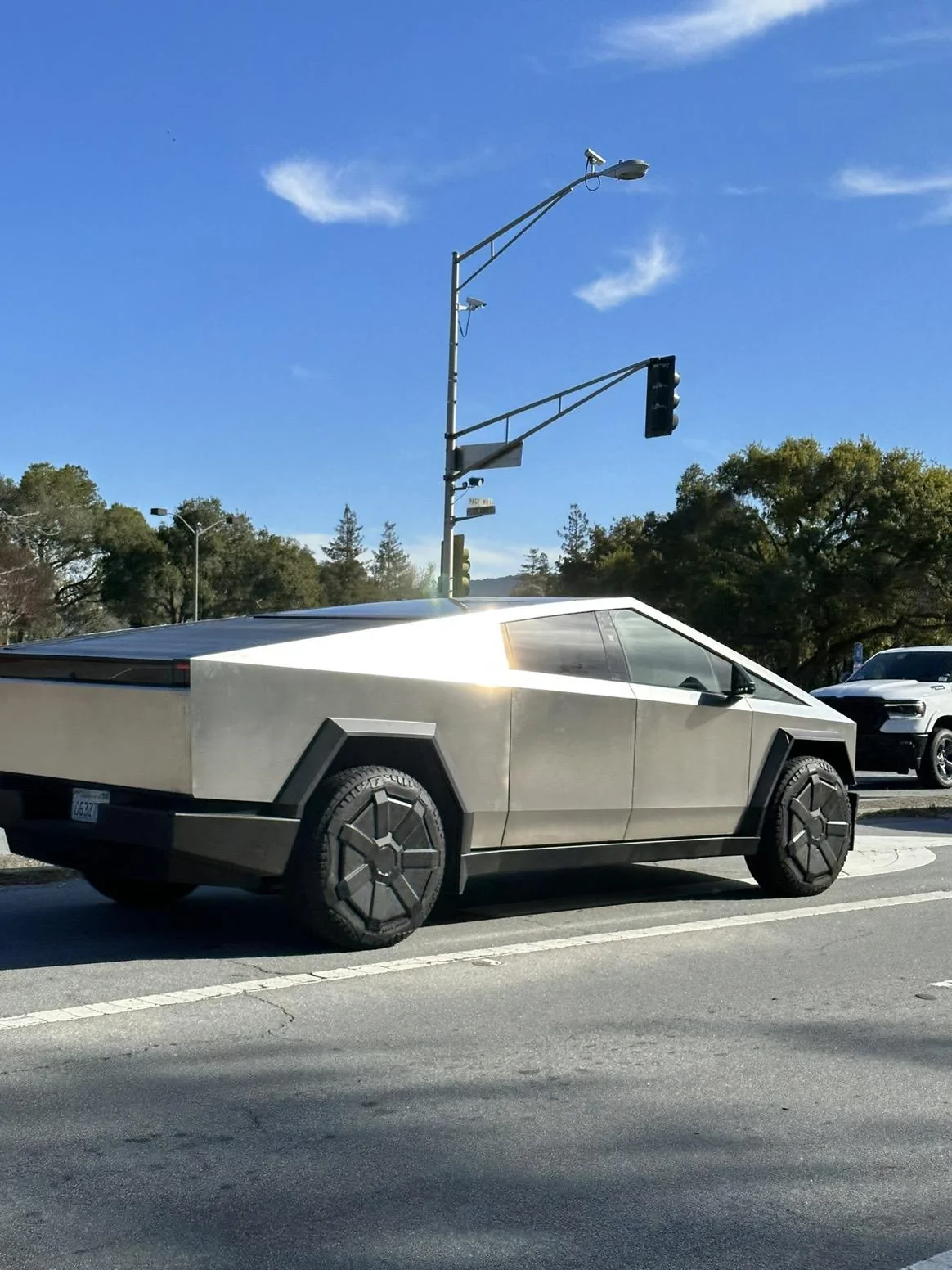 Tesla Cybertruck Another Cybertruck Measurement Dimensions Thread - Based on New Videos BB3B72E2-5E66-4B84-8B0E-6552E50B1ABE