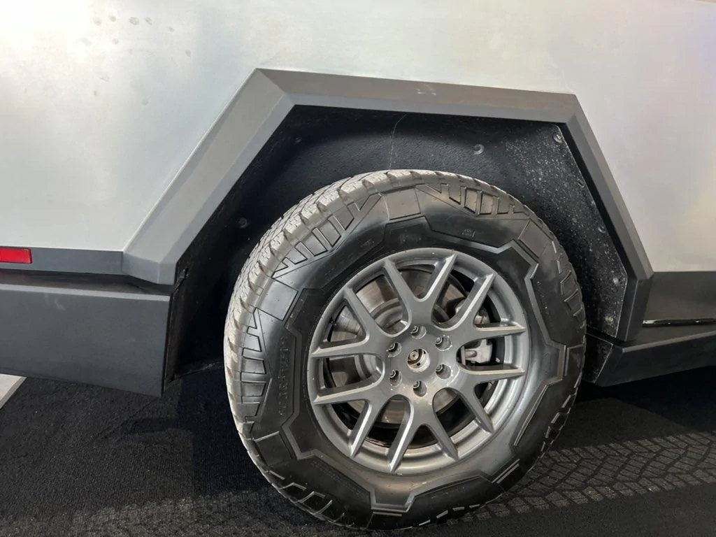 Tesla Cybertruck Another Cybertruck Measurement Dimensions Thread - Based on New Videos 3C27CC60-8440-4DC5-8D45-C4CD41C3C4BB