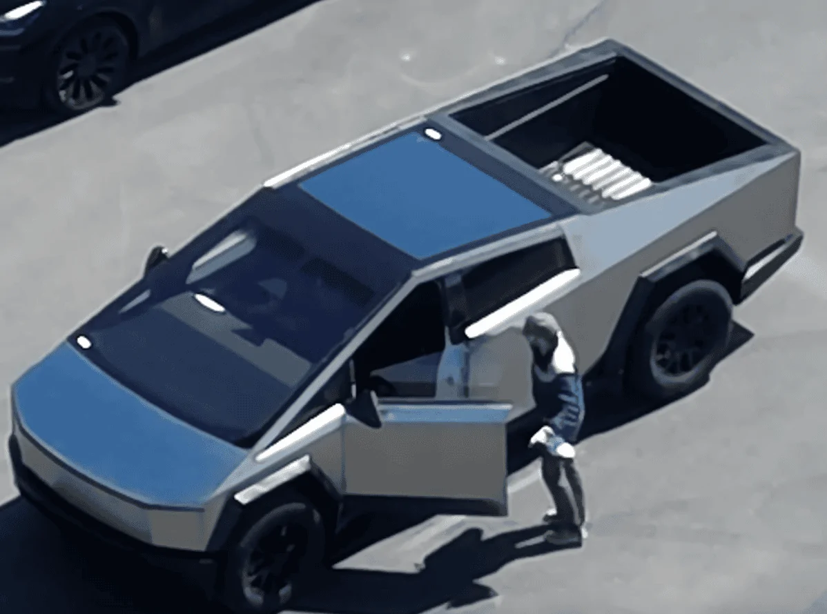 Tesla Cybertruck 🏁 Video: Cybertruck on Fremont Test Track! Also Featuring Gen 1 Roadster [4/1/23] 1680368523266