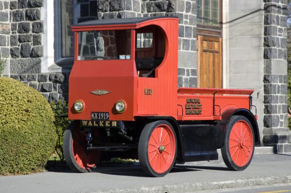 Tesla Cybertruck Cybertruck “not a real truck” says survey among truck drivers zedImageWzU5MCwzOTJd-Walker-electric-truck-resized