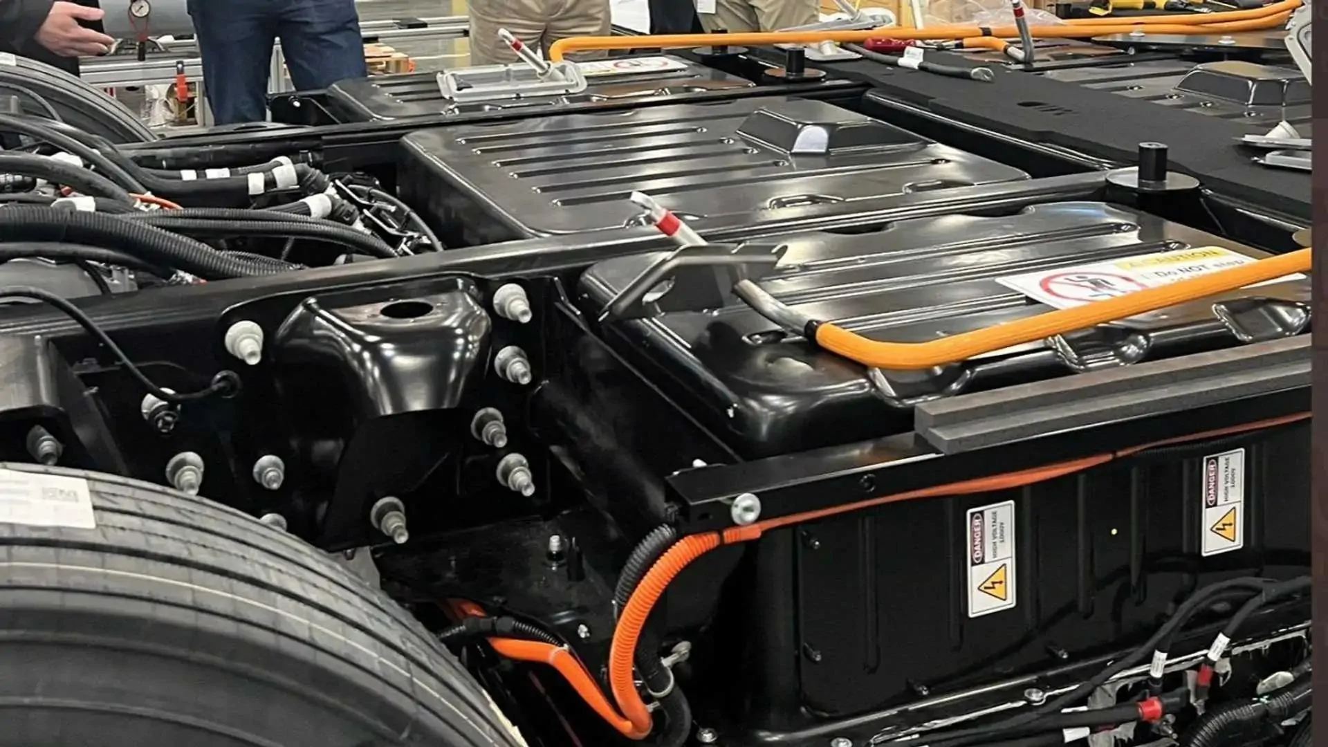 Tesla Cybertruck Double stacked 4680 cells for the Cybertruck long range version? ezgif.com-webp-to-jpg