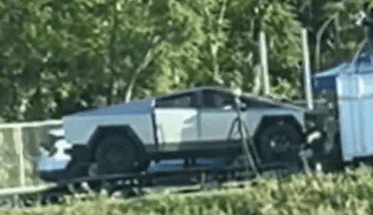 Tesla Cybertruck Cybertruck spotted with frunk open, revealing waterfall design! 1681477947724