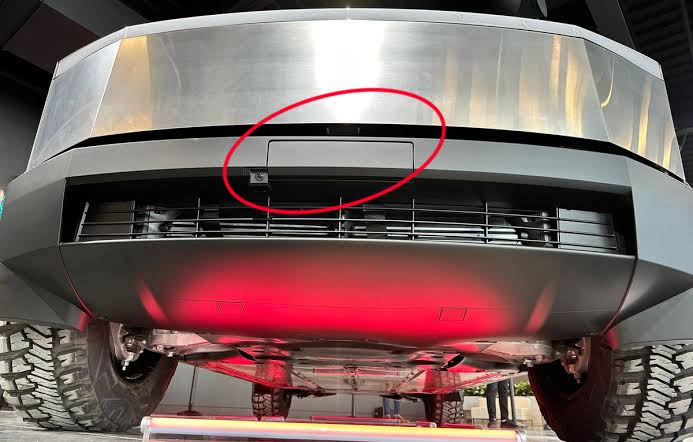 Tesla Cybertruck Cybertruck spotted with frunk open, revealing waterfall design! F68825D6-4777-415B-B2B5-01B18CE56000