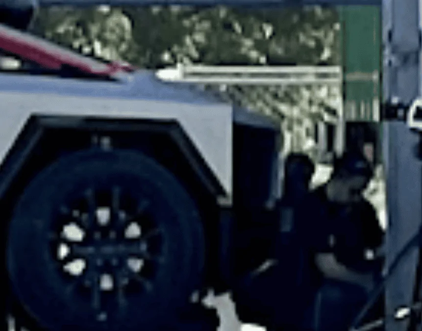 Tesla Cybertruck Cybertruck spotted with frunk open, revealing waterfall design! 1681574700563