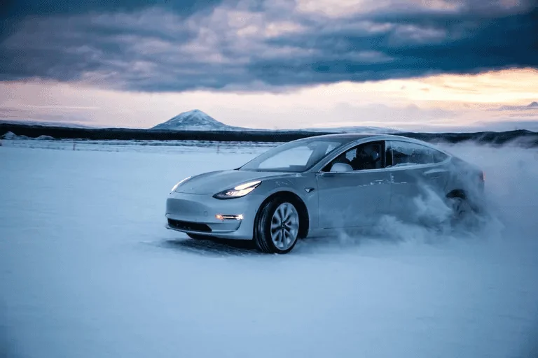 Tesla Cybertruck Tesla Q1 2023 Earnings Report; Cybertruck Status Maintains "Tooling" Status, Pilot Production Line Photos Shown! 📸 1681938076534