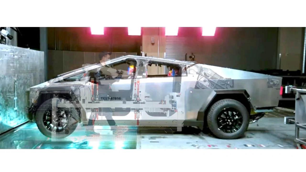 Tesla Cybertruck Cybertruck spotted with frunk open, revealing waterfall design! Slide3