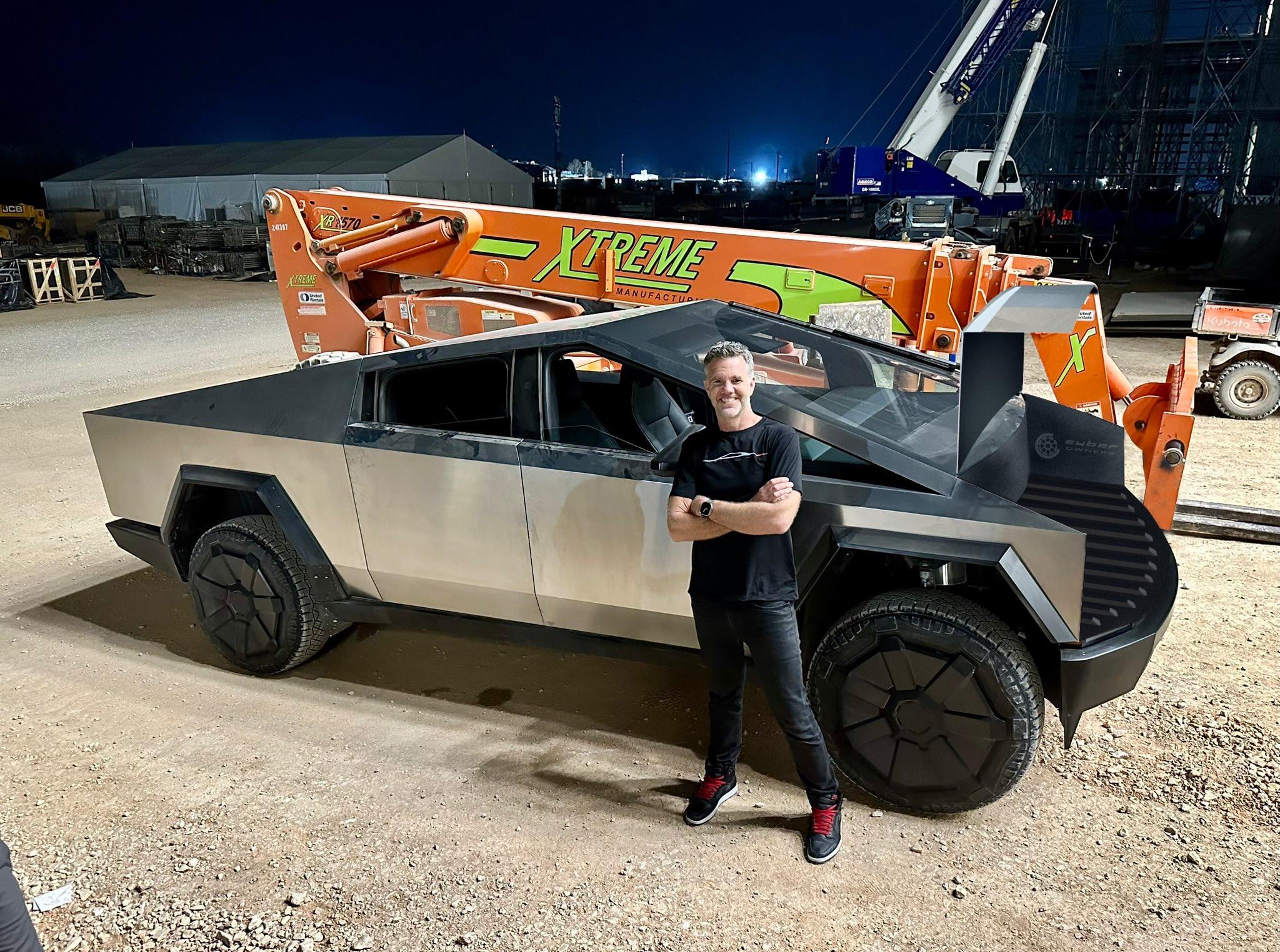 Tesla Cybertruck Cybertruck spotted with frunk open, revealing waterfall design! IMG_4898