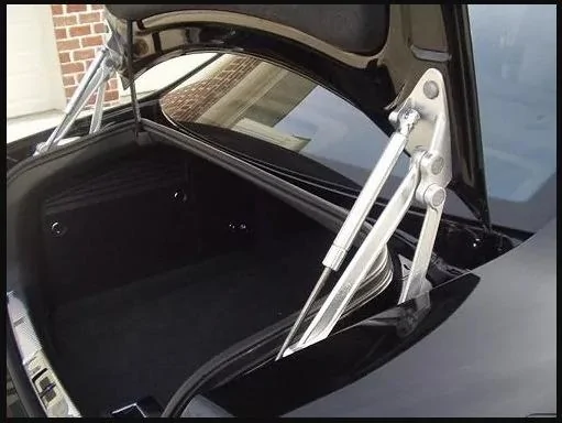 Tesla Cybertruck Cybertruck spotted with frunk open, revealing waterfall design! SfycLSu
