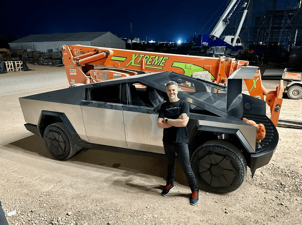Tesla Cybertruck Cybertruck spotted with frunk open, revealing waterfall design! 1682088249155