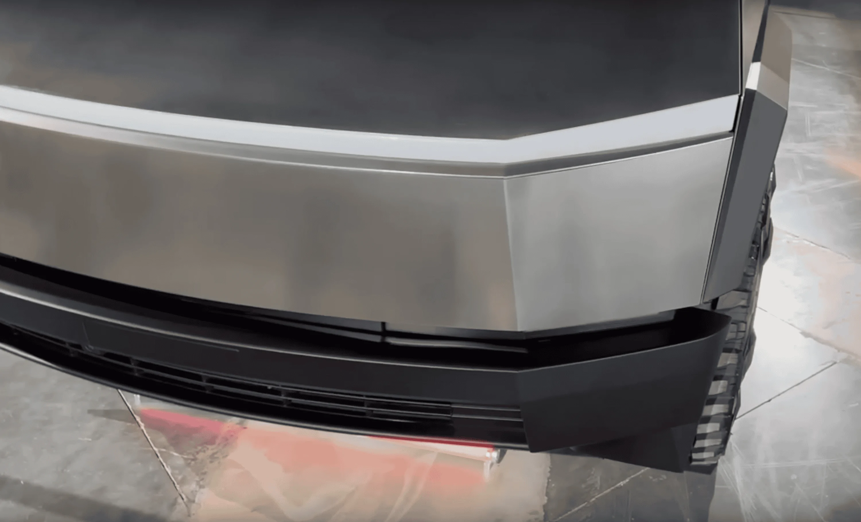 Tesla Cybertruck Can you spot the differences? body col strip under drl