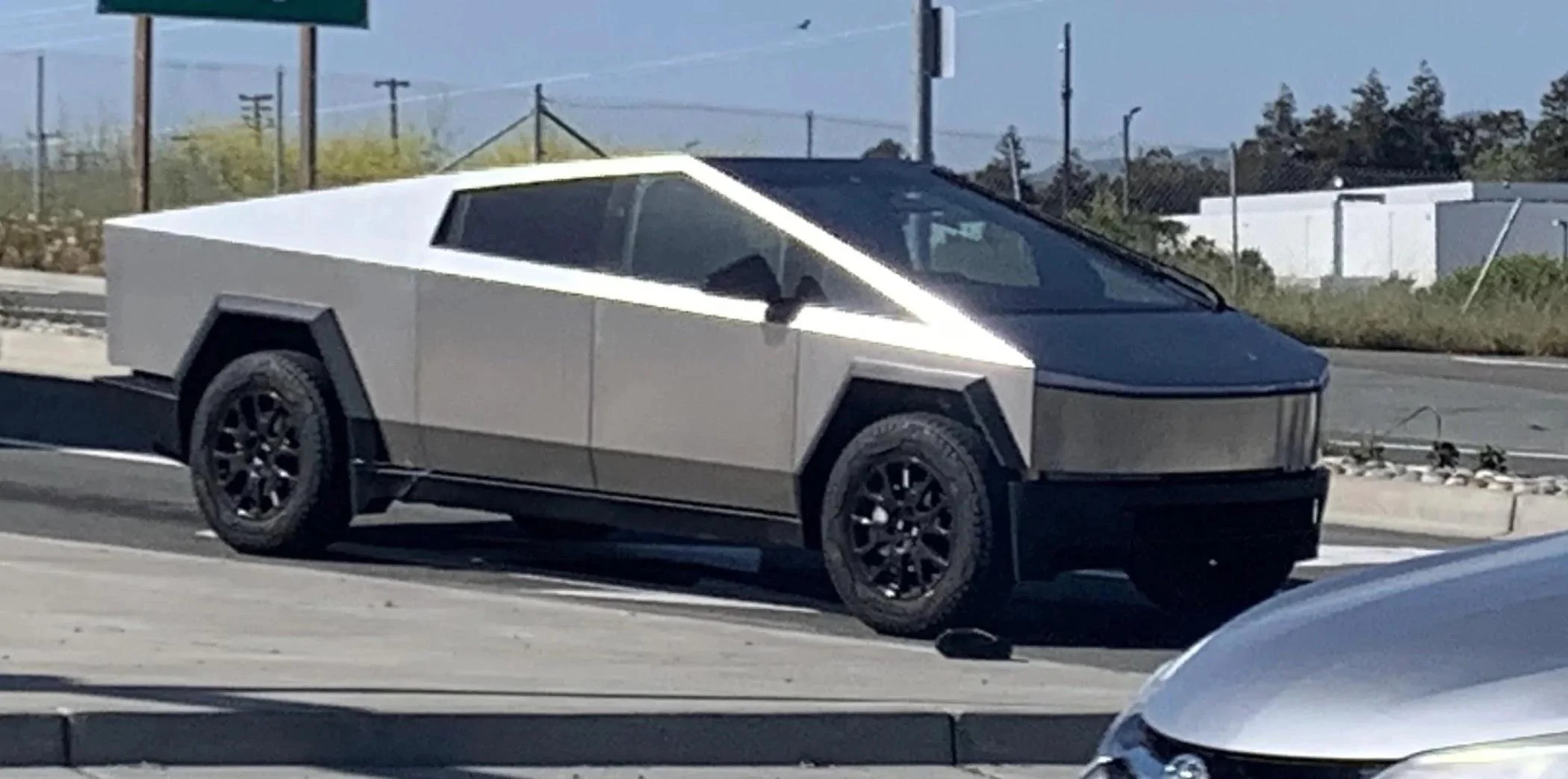 Tesla Cybertruck Latest Cybertruck sighting from Fremont [4/25/23] Tesla-Cybertruck-sighting-clos