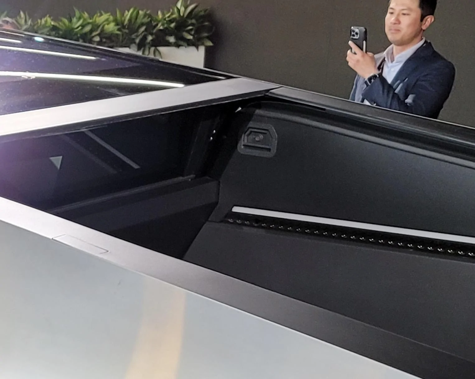 Tesla Cybertruck About that Overhang… 1682636026473