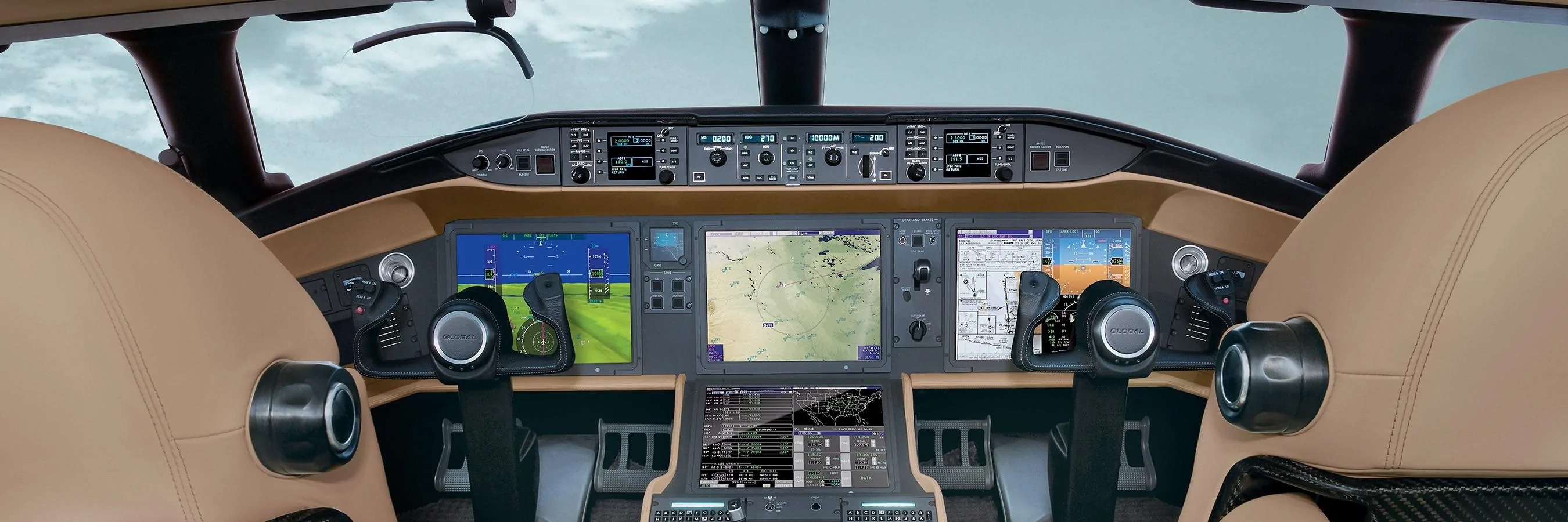 Tesla Cybertruck Yoke vs. steering wheel Global6000_Cockpit