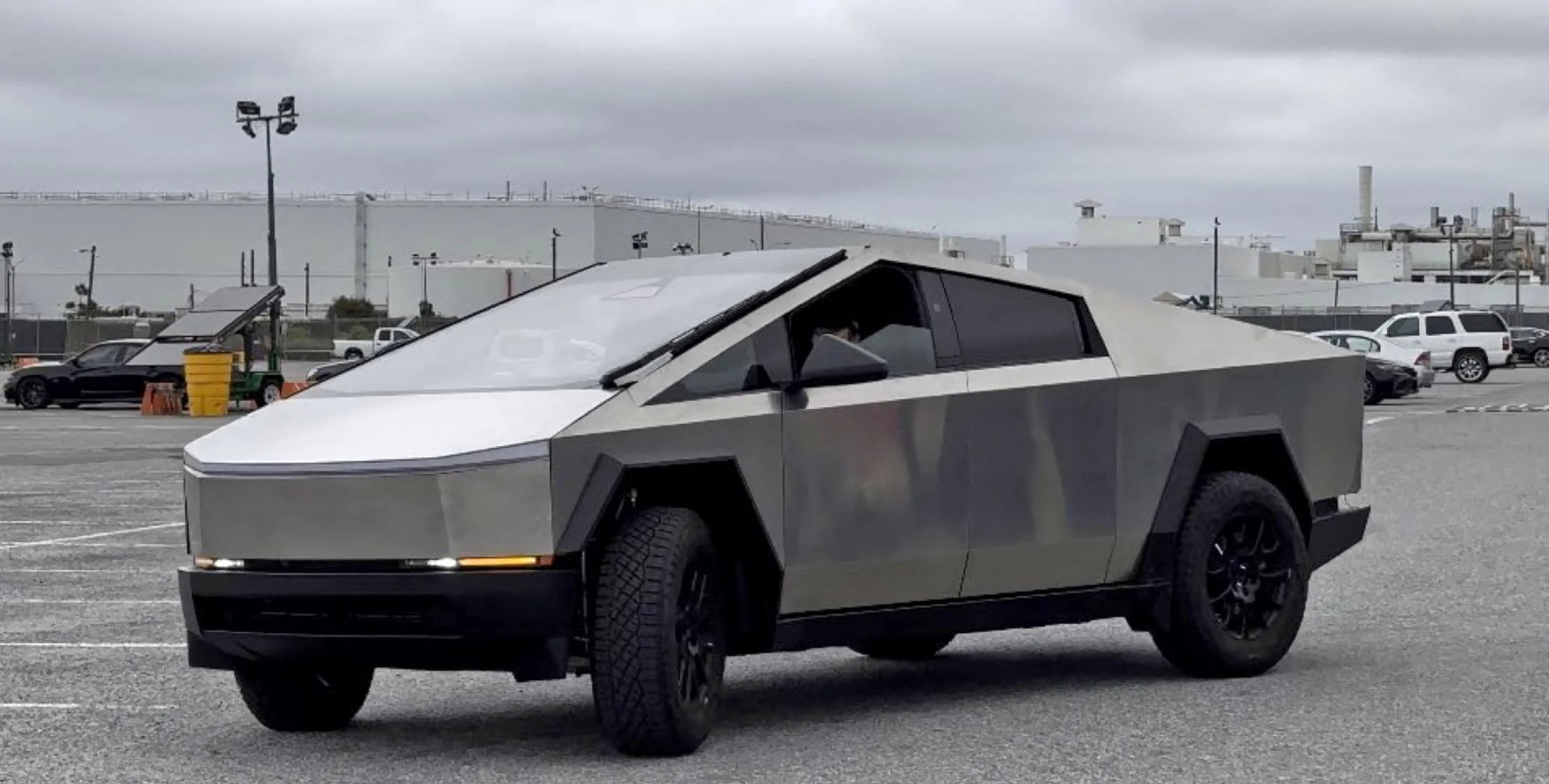 Tesla Cybertruck CYBERTRUCK SPOTTED @ FREMONT (04/30/2023) BCC4DD20-3E59-43CB-827F-132B146AA4DB