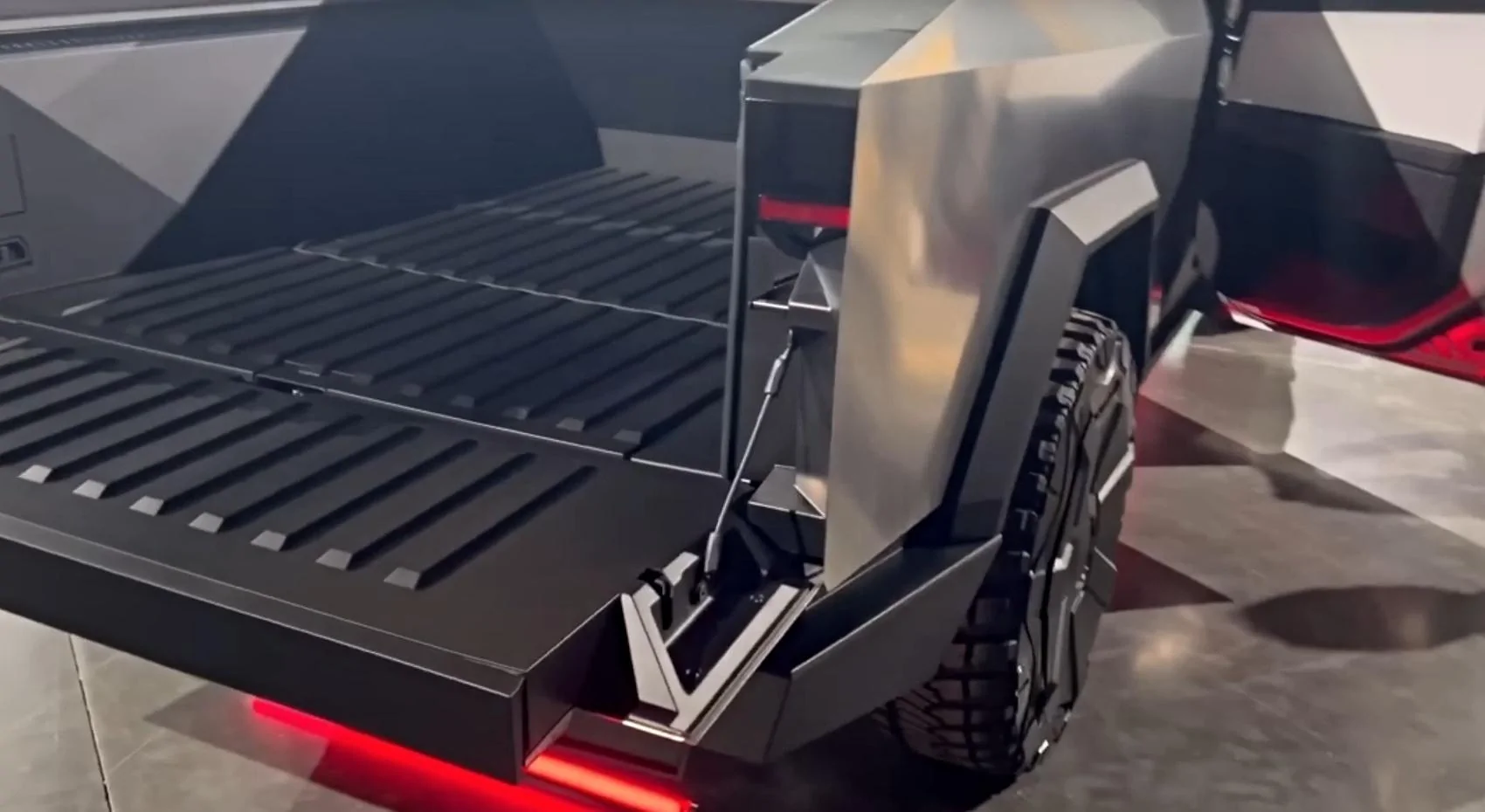 Tesla Cybertruck Cybertruck Vault Sides CT-9b1