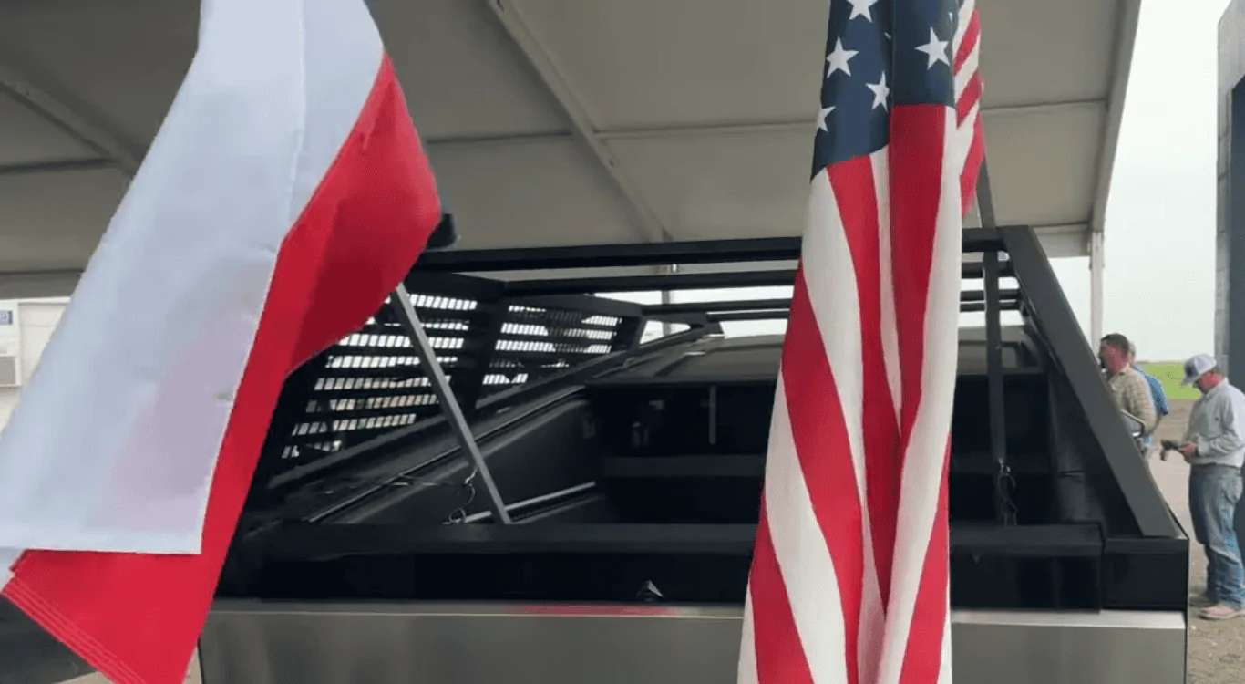 Tesla Cybertruck Cybertruck bed rack / tool rack + accessories (shovels) first look! 🧰 Screenshot 2023-05-08 at 21-46-52 Cybertruck and Tesla Lithium Refinery Groundbreaking