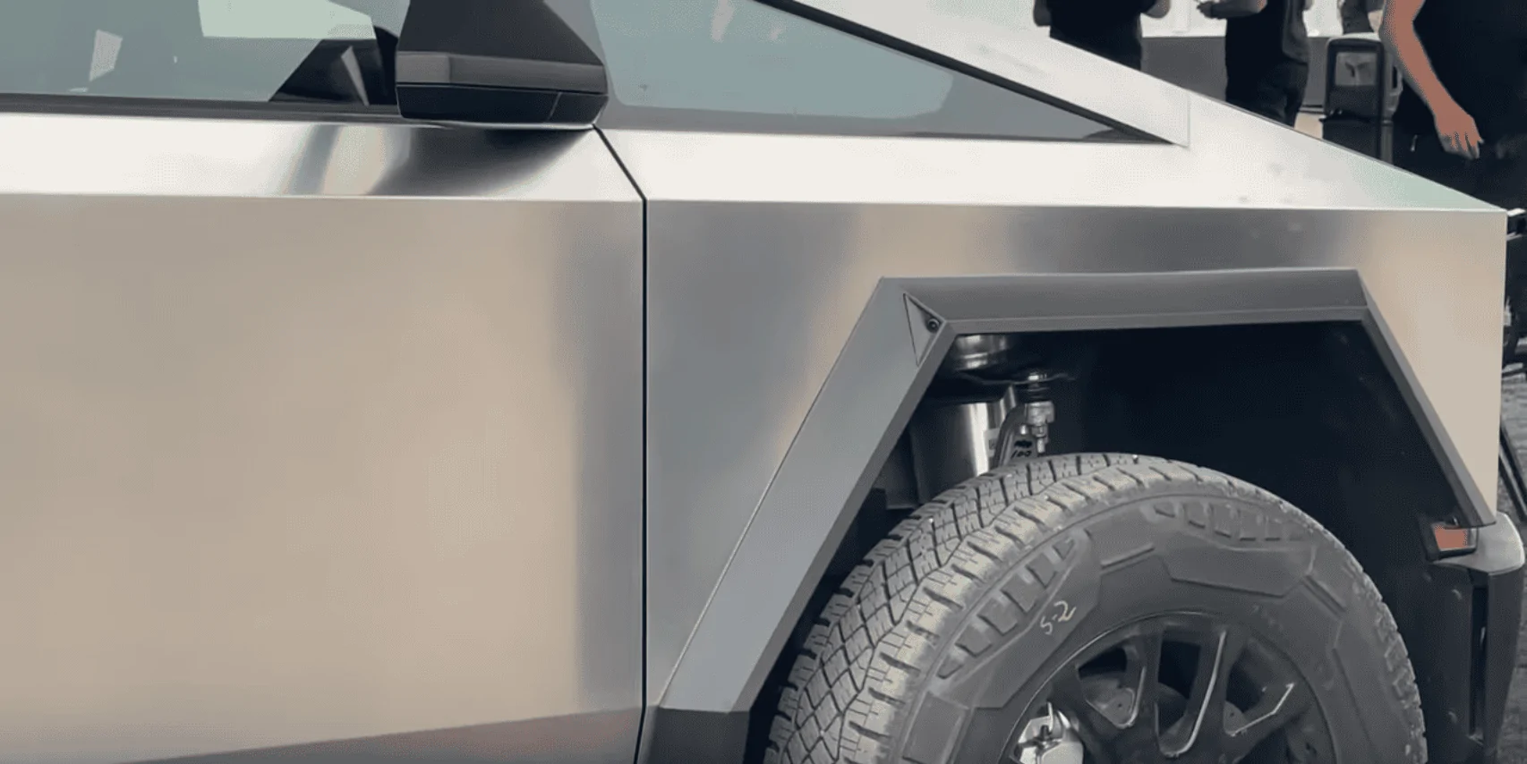 Tesla Cybertruck Cybertruck bed rack / tool rack + accessories (shovels) first look! 🧰 Screenshot 2023-05-08 at 21-50-02 Cybertruck and Tesla Lithium Refinery Groundbreaking