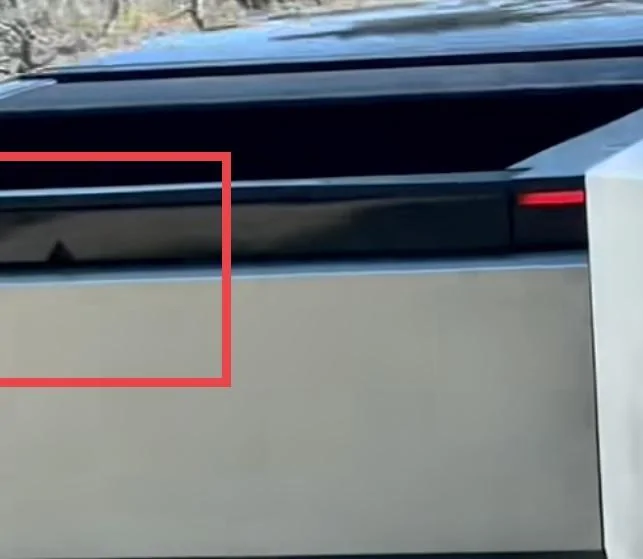 Tesla Cybertruck Cybertruck bed rack / tool rack + accessories (shovels) first look! 🧰 6C8BF5B9-2B08-476D-9E21-6A87985EB643
