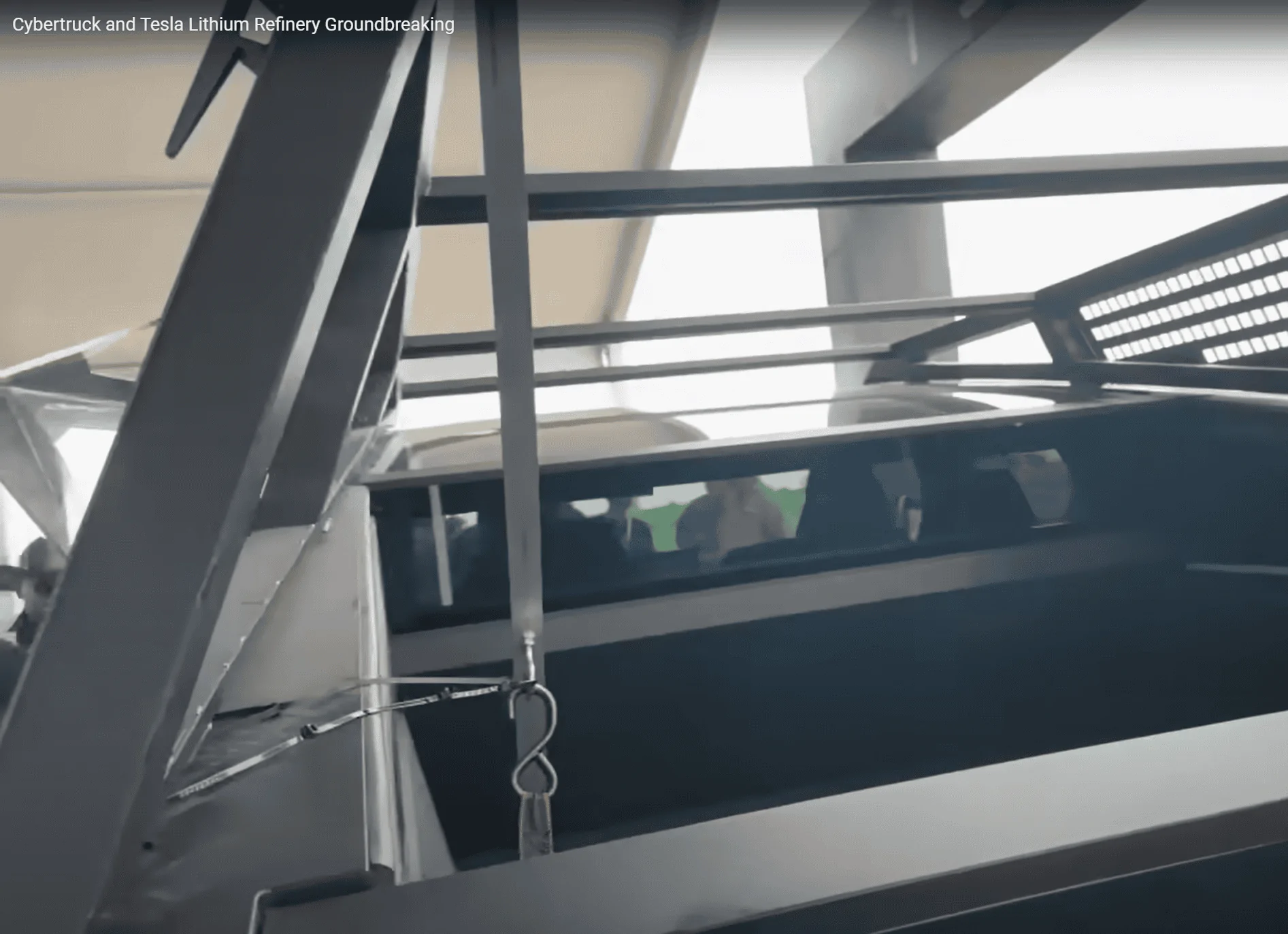 Tesla Cybertruck Cybertruck bed rack / tool rack + accessories (shovels) first look! 🧰 Screenshot (111)