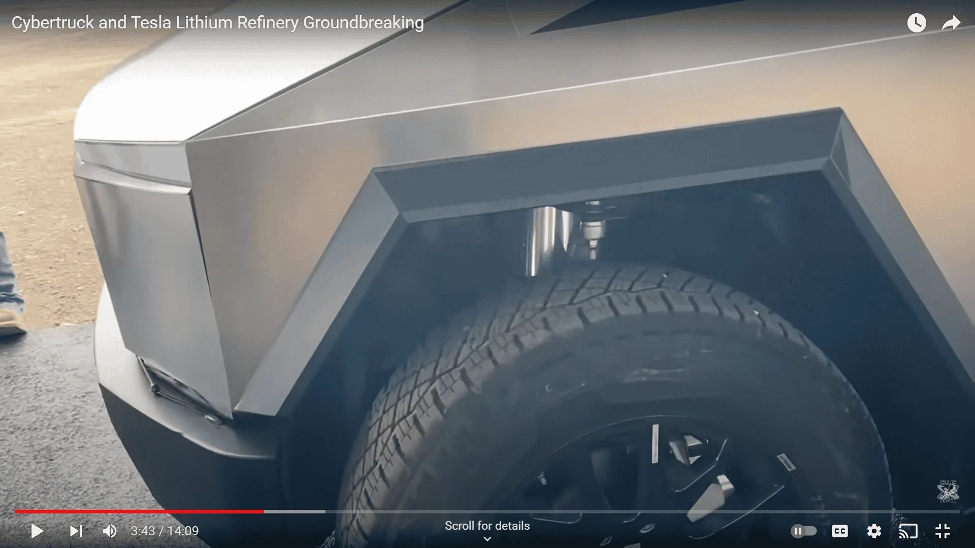 Tesla Cybertruck Cybertruck bed rack / tool rack + accessories (shovels) first look! 🧰 Screenshot (118)