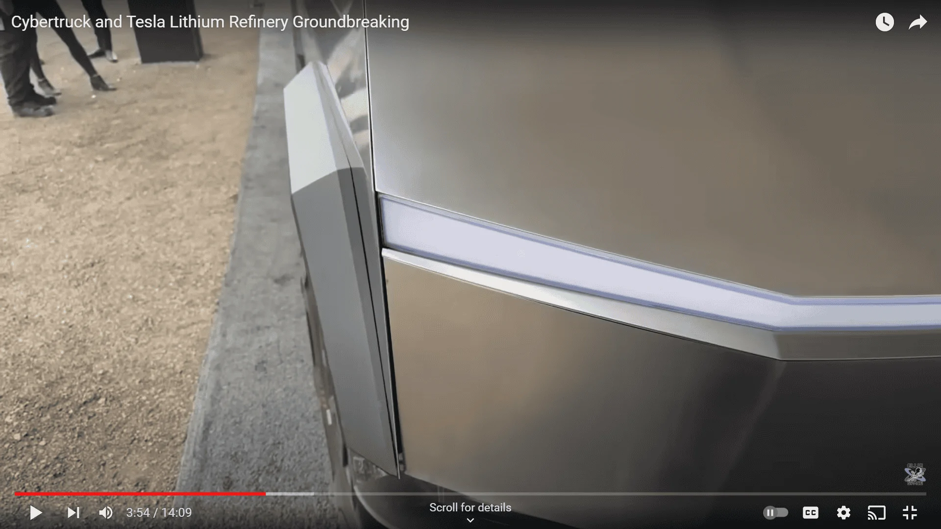 Tesla Cybertruck Cybertruck bed rack / tool rack + accessories (shovels) first look! 🧰 Screenshot (126)