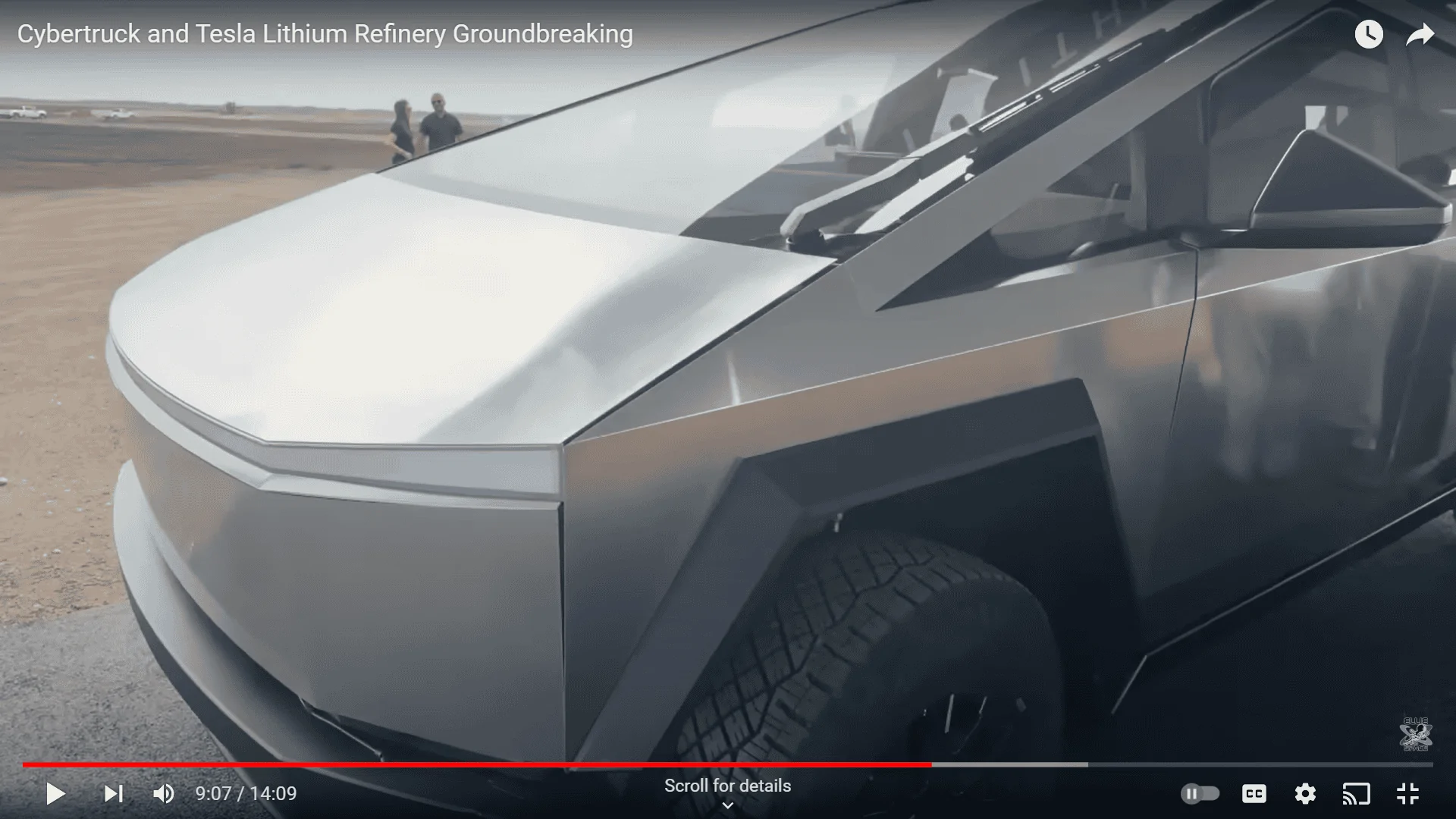Tesla Cybertruck Cybertruck bed rack / tool rack + accessories (shovels) first look! 🧰 Screenshot (148)