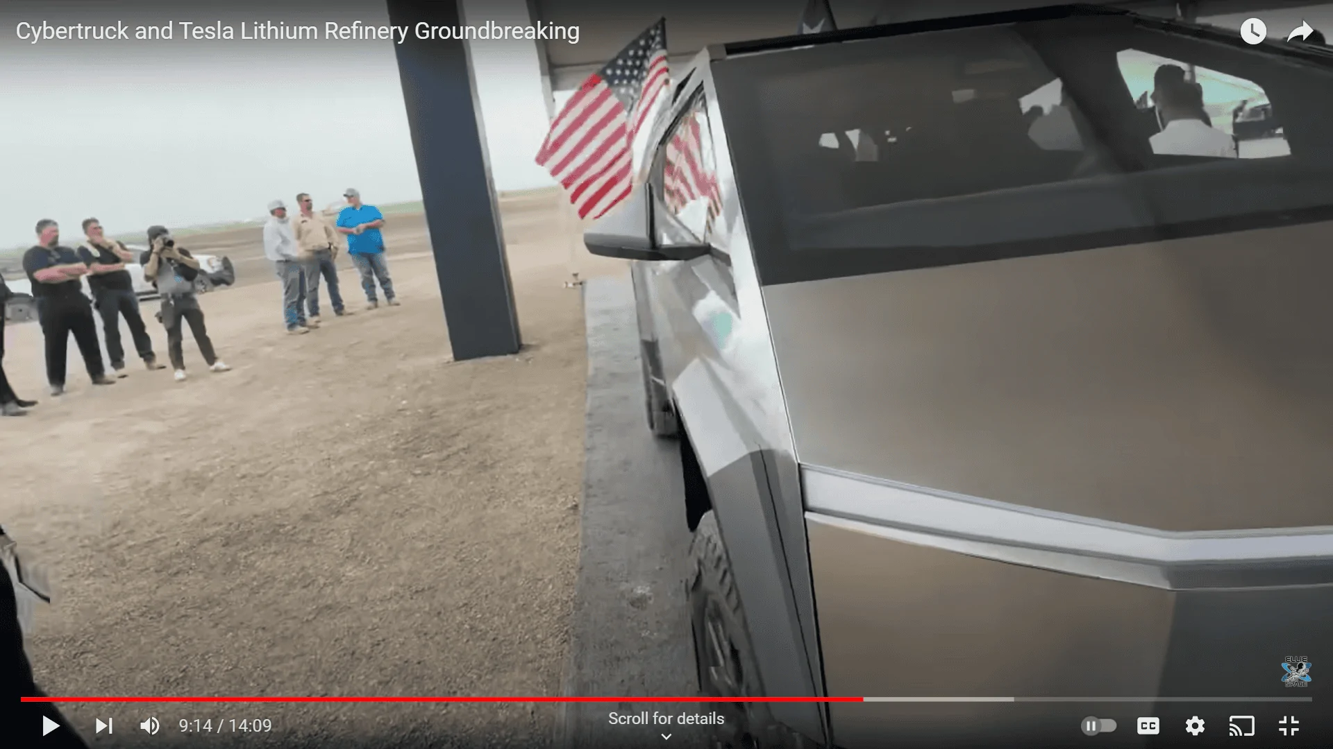 Tesla Cybertruck Cybertruck bed rack / tool rack + accessories (shovels) first look! 🧰 Screenshot (149)