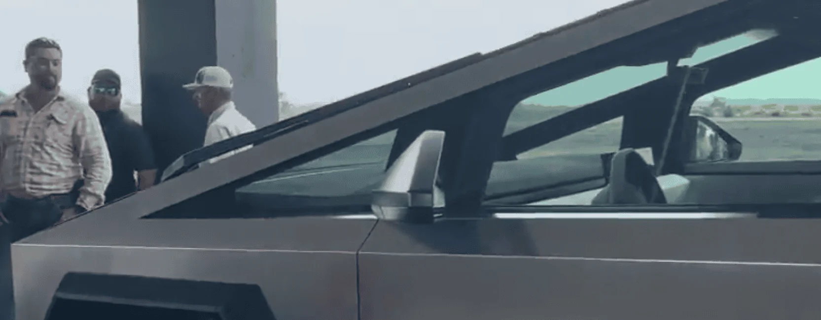 Tesla Cybertruck Giga Windshield Wiper BAW closeup look 💧 1683661915866
