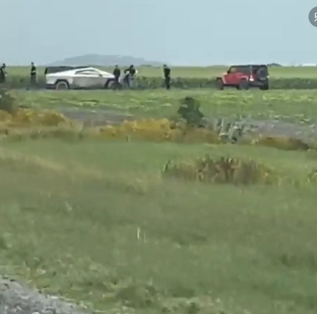 Tesla Cybertruck Cybertruck spotted stuck in the mud? 8B9CAB52-2729-4D4D-9022-20D6D3E57E16