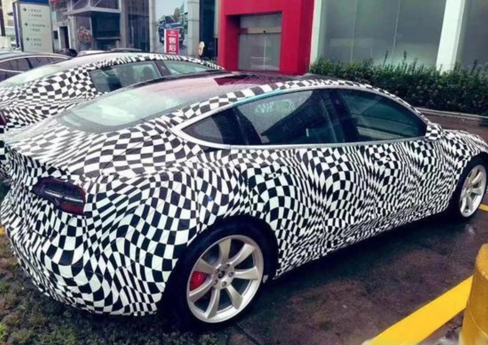 Tesla Cybertruck Cybertruck bed rack / tool rack + accessories (shovels) first look! 🧰 Screen-Shot-2019-10-29-at-4.30.59-PM