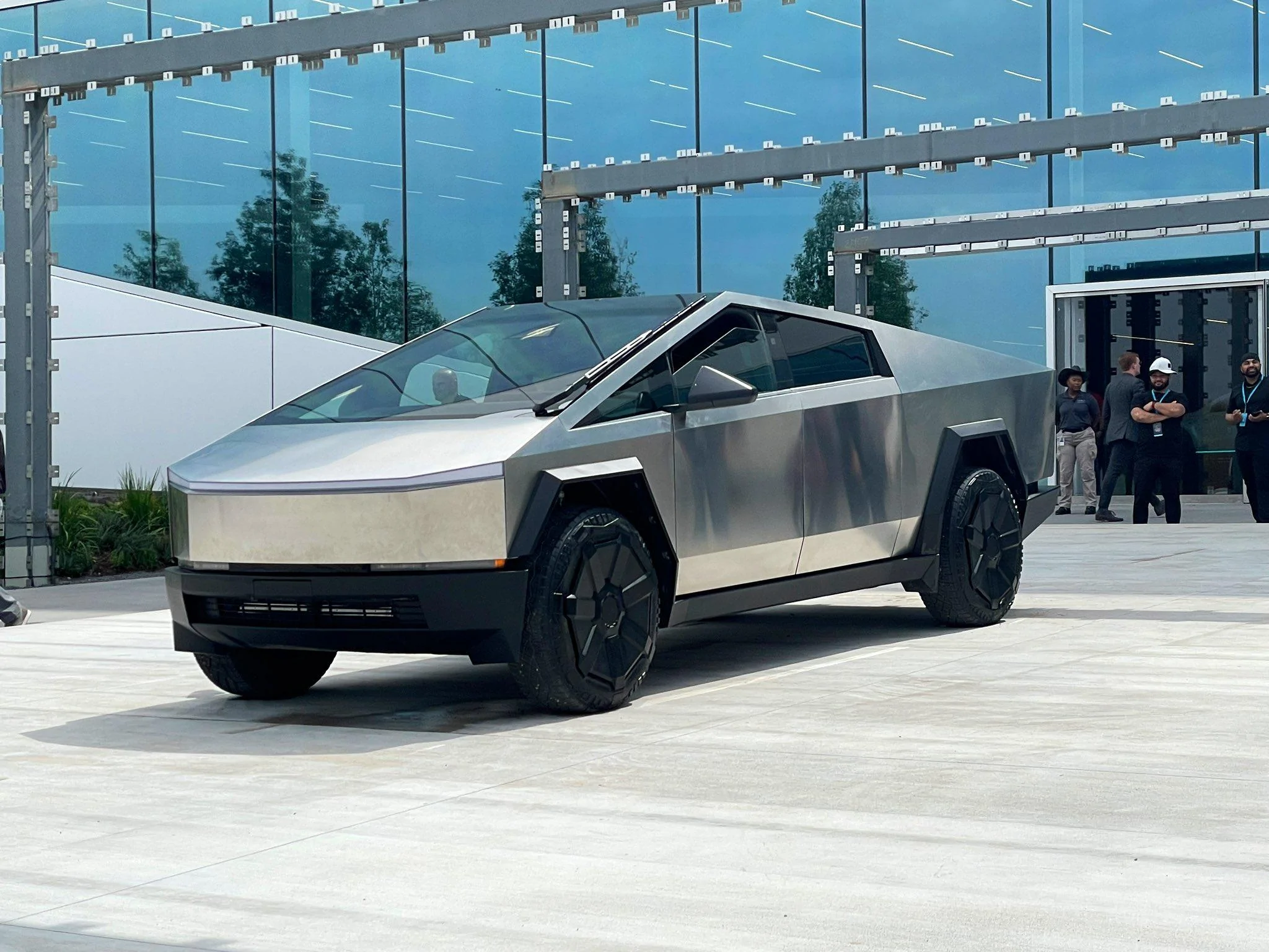 Tesla Cybertruck Cybertruck content & summary from Cyber Roundup 2023 (+ Annual Shareholder Meeting Live Stream) 🍿 FwQx5XCWYAAjspz