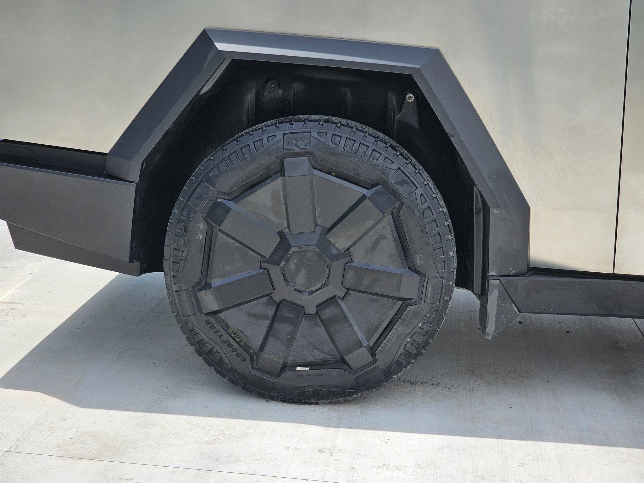 Tesla Cybertruck Cybertruck content & summary from Cyber Roundup 2023 (+ Annual Shareholder Meeting Live Stream) 🍿 FwRGKjfWABc9VZ6