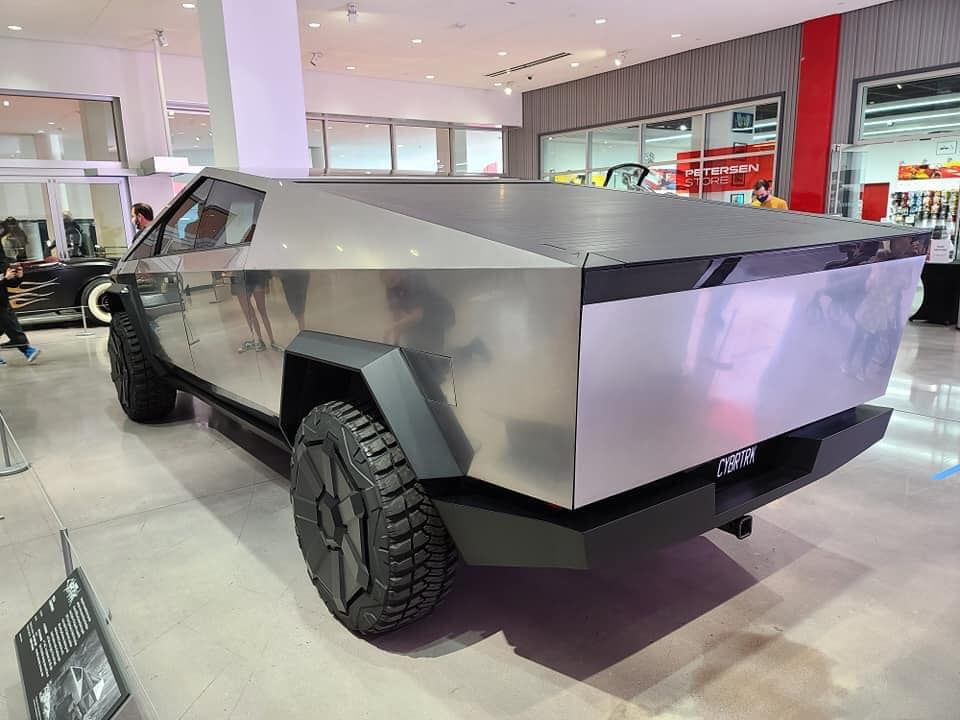 Tesla Cybertruck Cybertruck pics & videos from the Petersen Automotive Museum [Dates Extended Until July 5] 104413889_3111515915595937_8128643137198810418_n
