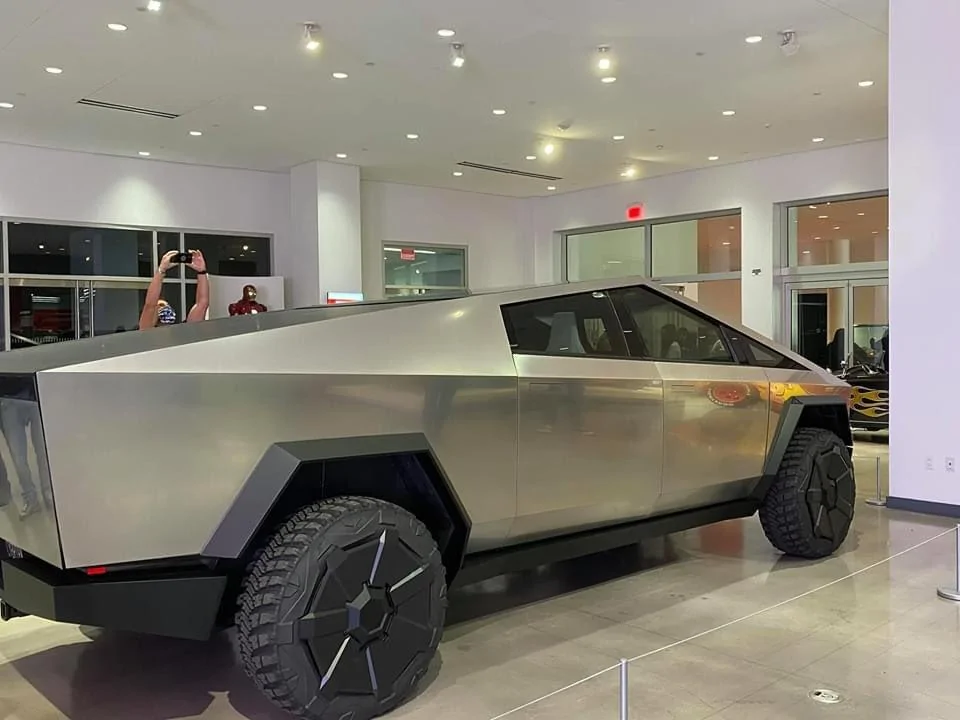 Tesla Cybertruck Cybertruck pics & videos from the Petersen Automotive Museum [Dates Extended Until July 5] Tesla-Cybertruck-Petersen-Museum-Ea-isv7WAAAtg14