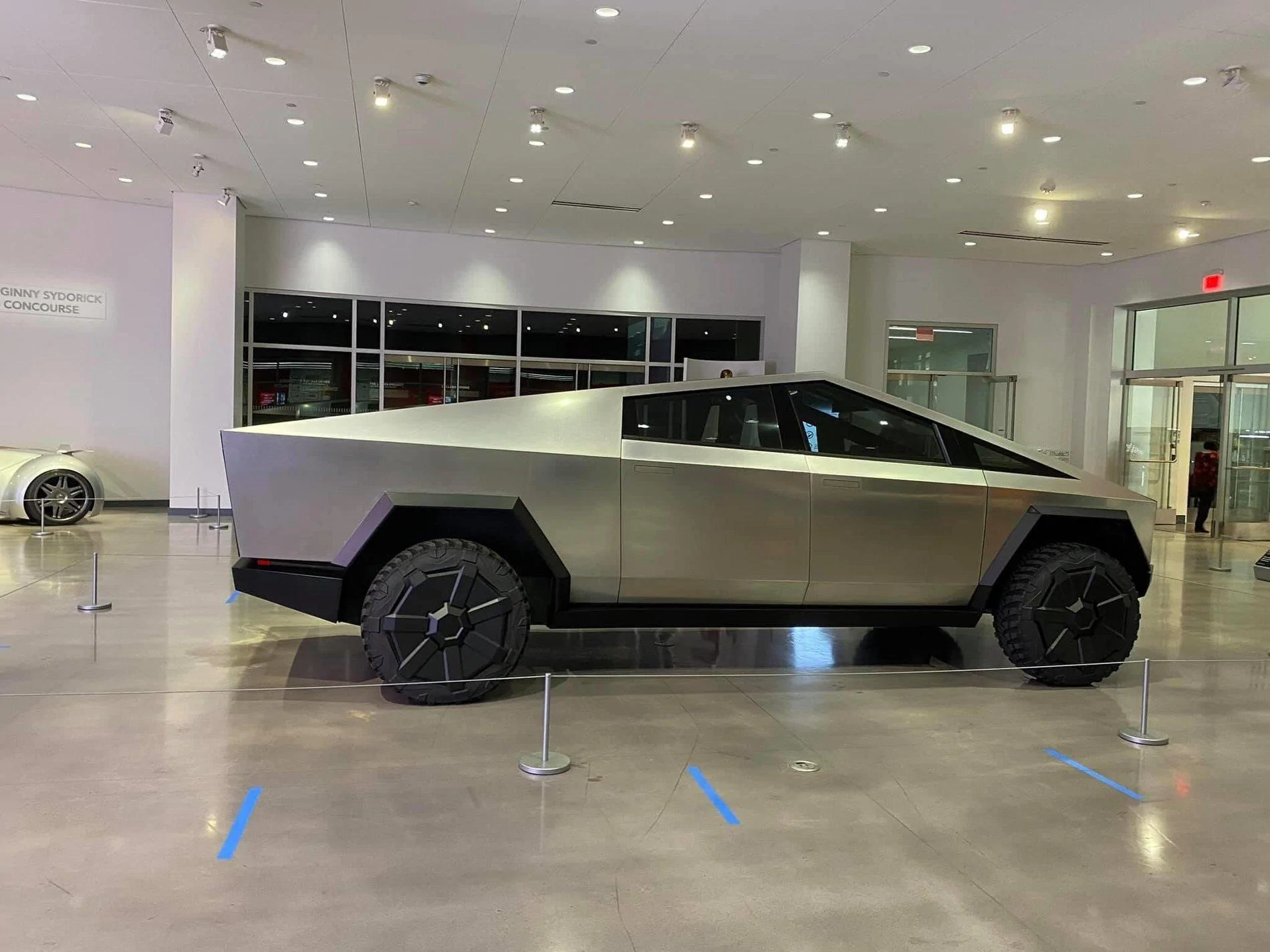 Tesla Cybertruck Cybertruck pics & videos from the Petersen Automotive Museum [Dates Extended Until July 5] Tesla-Cybertruck-Petersen-Museum-Ea-is-NXsAU7jfQ