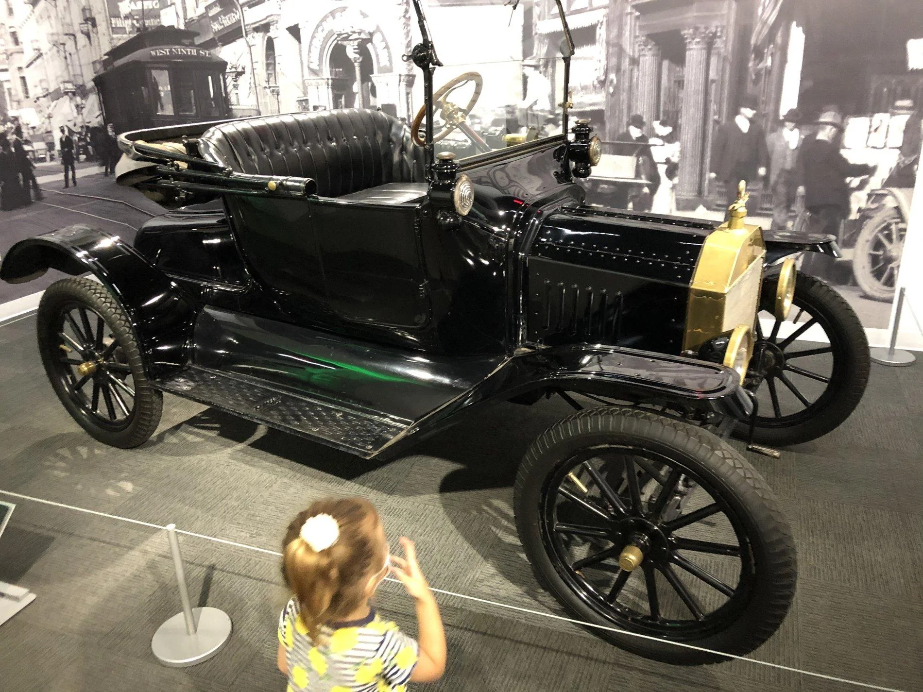 Tesla Cybertruck Cybertruck pics & videos from the Petersen Automotive Museum [Dates Extended Until July 5] 1220A8DA-215F-4A2C-8743-CC6E861646E6