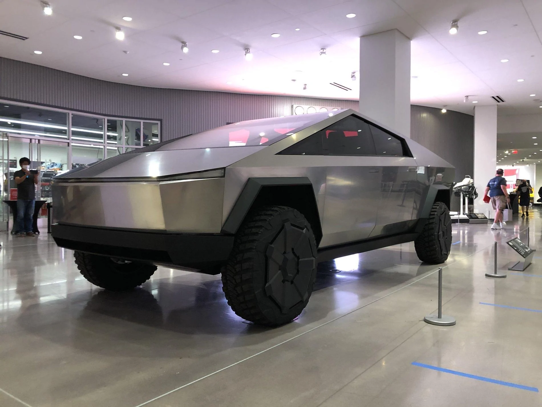 Tesla Cybertruck Cybertruck pics & videos from the Petersen Automotive Museum [Dates Extended Until July 5] 38171D1A-3DD1-4560-81AD-6AED02F3AC24