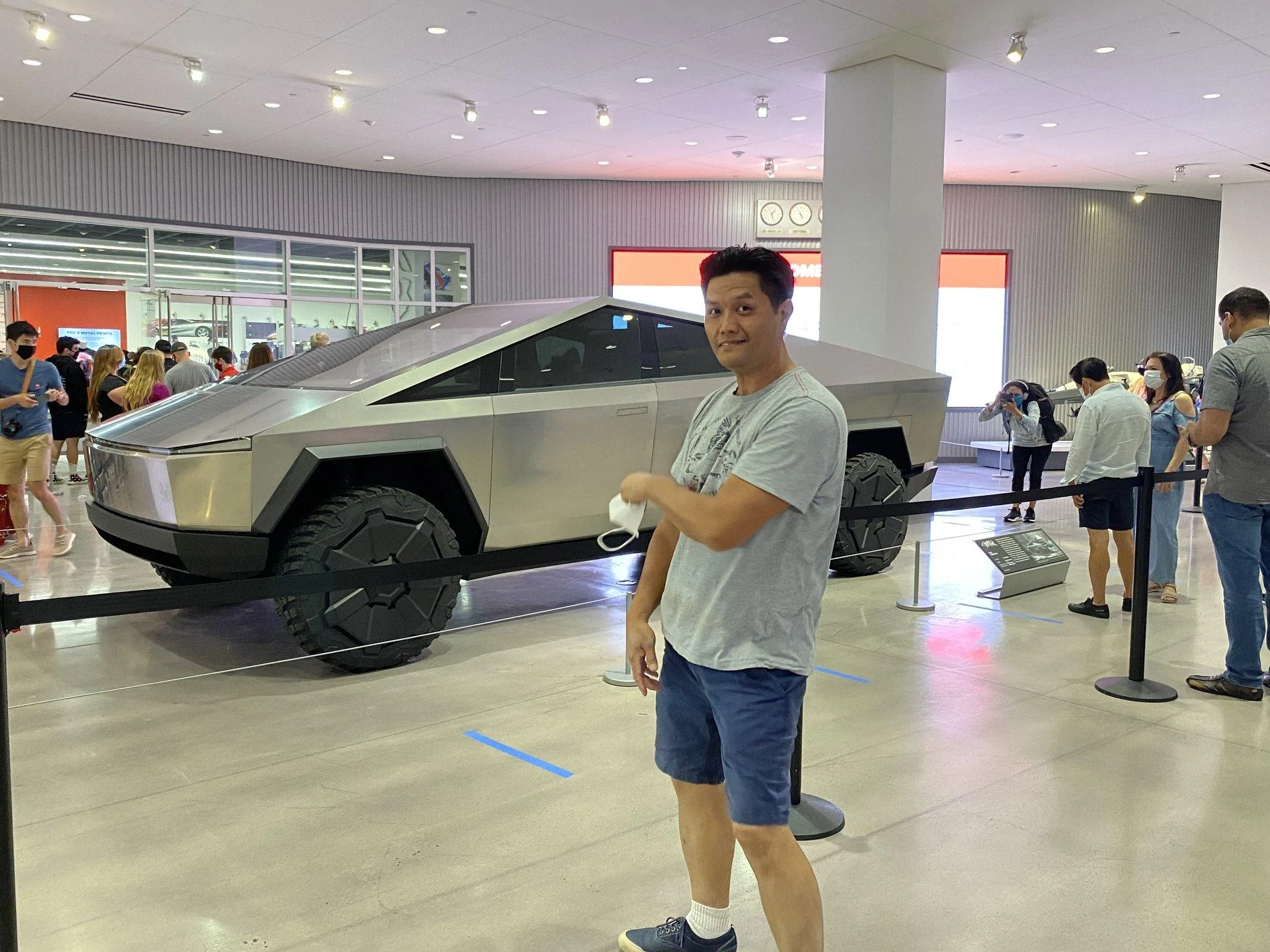 Tesla Cybertruck Cybertruck pics & videos from the Petersen Automotive Museum [Dates Extended Until July 5] EE32742E-959A-4F70-8DD8-CEDB5B19FA5D
