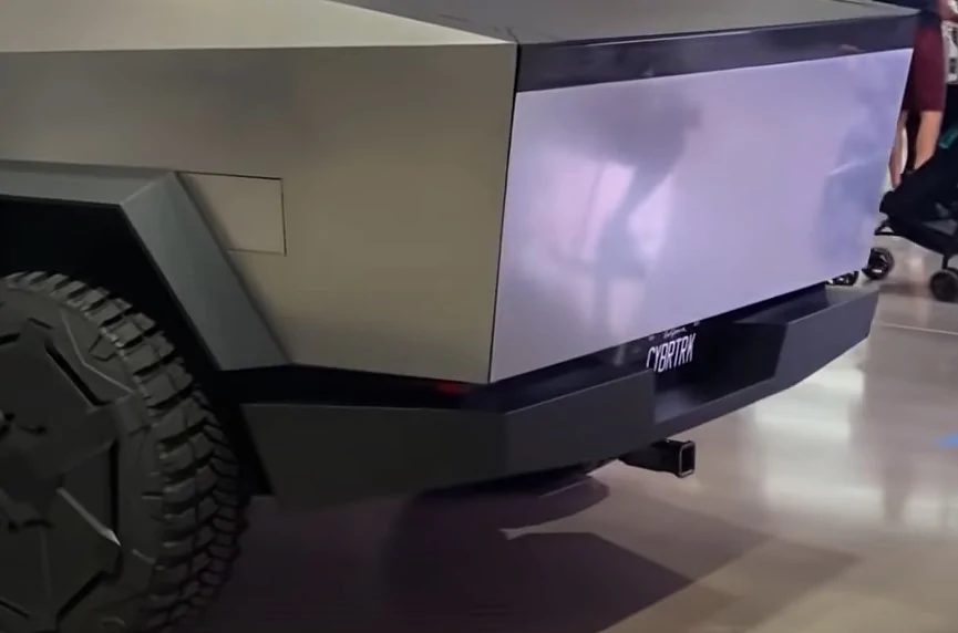Tesla Cybertruck Cybertruck pics & videos from the Petersen Automotive Museum [Dates Extended Until July 5] CT tow hitch2