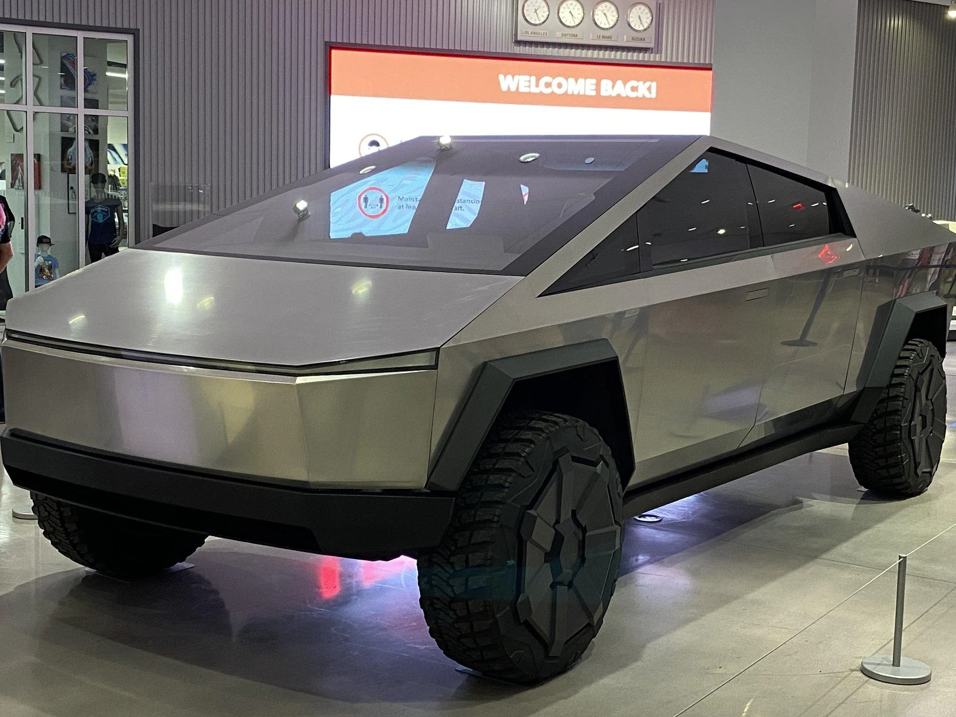 Tesla Cybertruck Cybertruck pics & videos from the Petersen Automotive Museum [Dates Extended Until July 5] 4B4AE04D-C6C7-4EA7-968E-58DC368B1405
