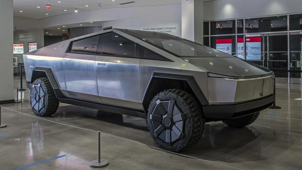 Tesla Cybertruck Cybertruck pics & videos from the Petersen Automotive Museum [Dates Extended Until July 5] tesla-cybertruck-petersen-03